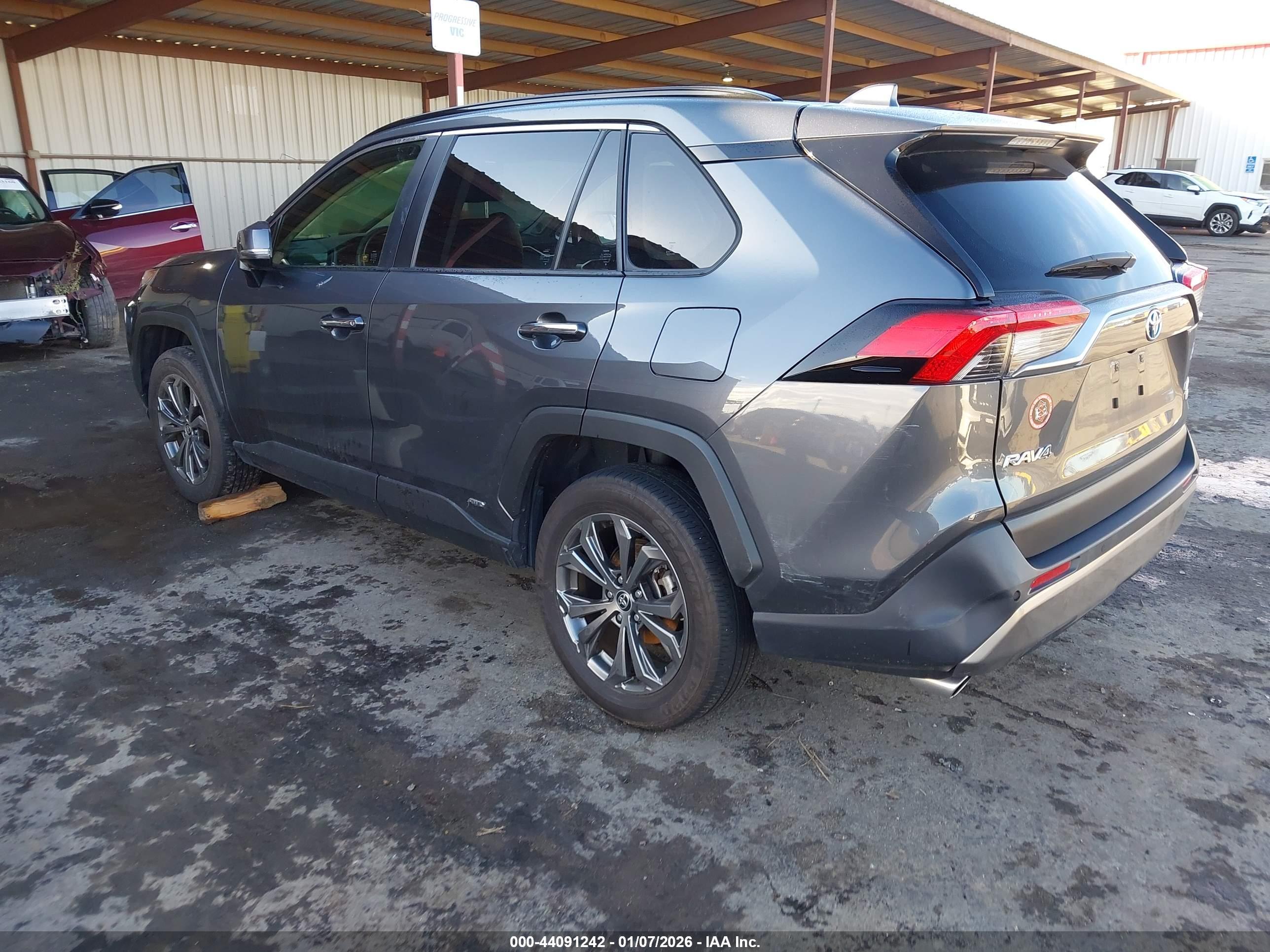 TOYOTA RAV4 image 3