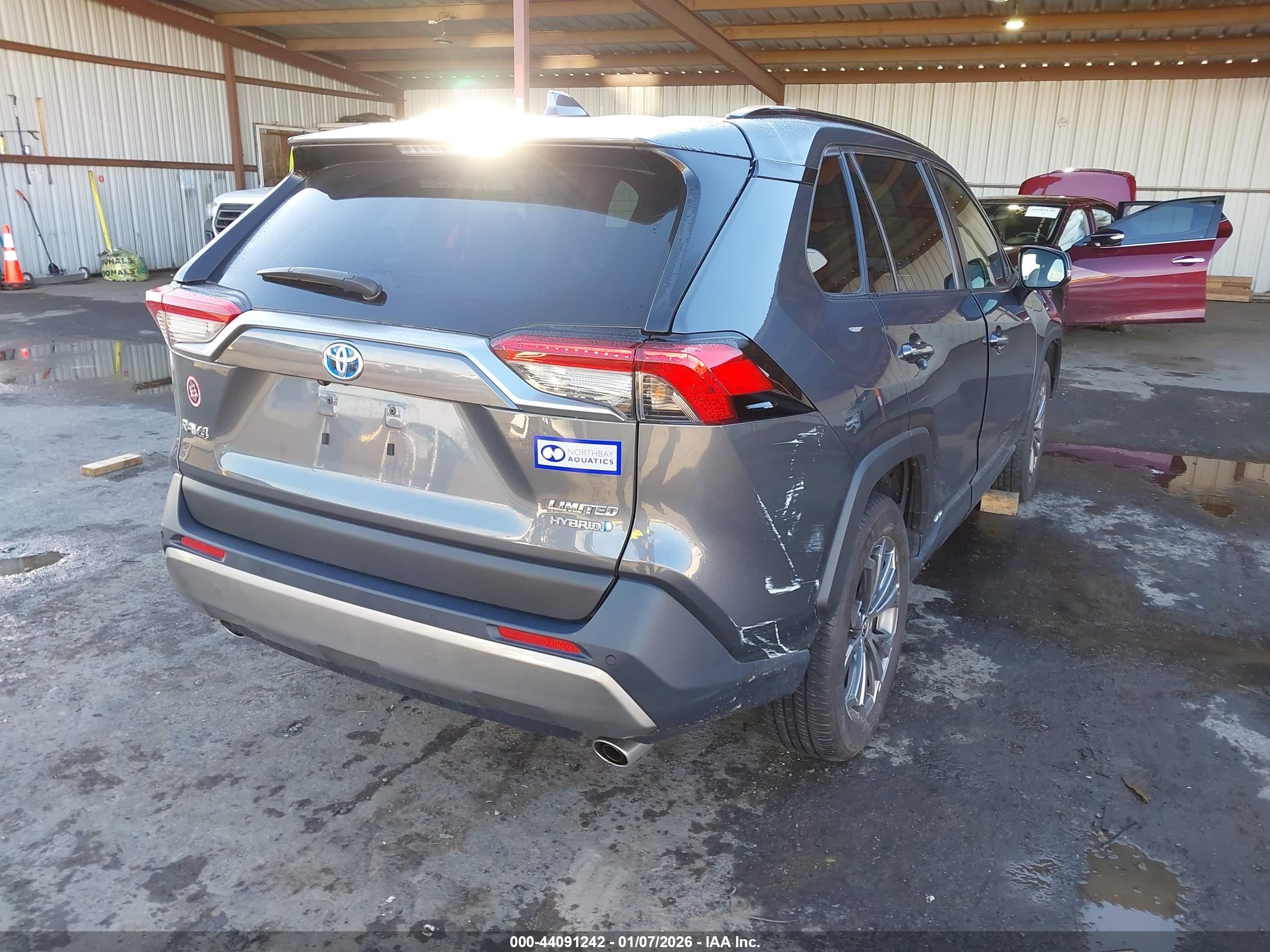 TOYOTA RAV4 image 4