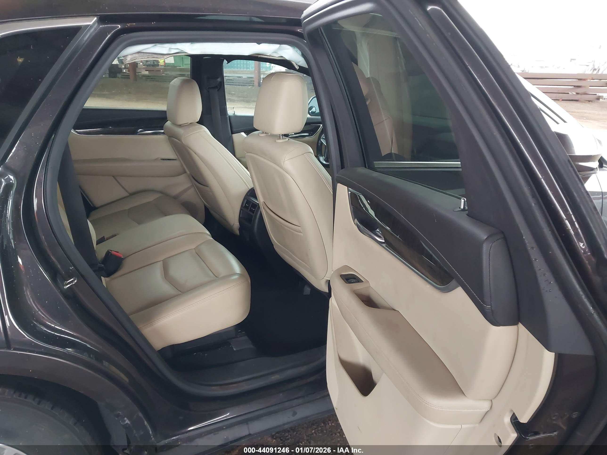 CADILLAC XT5 image 8