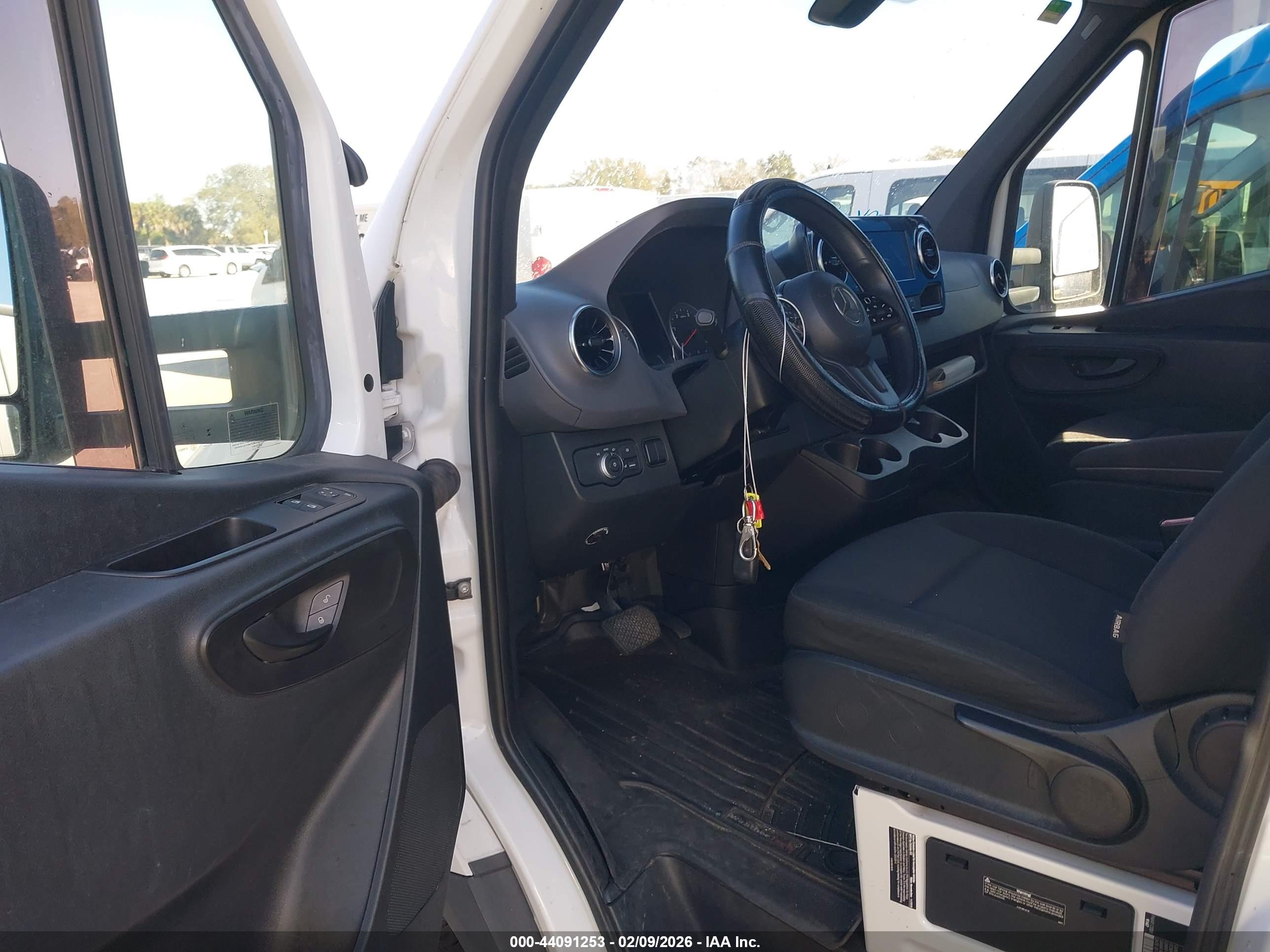 MERCEDES-BENZ SPRINTER image 8