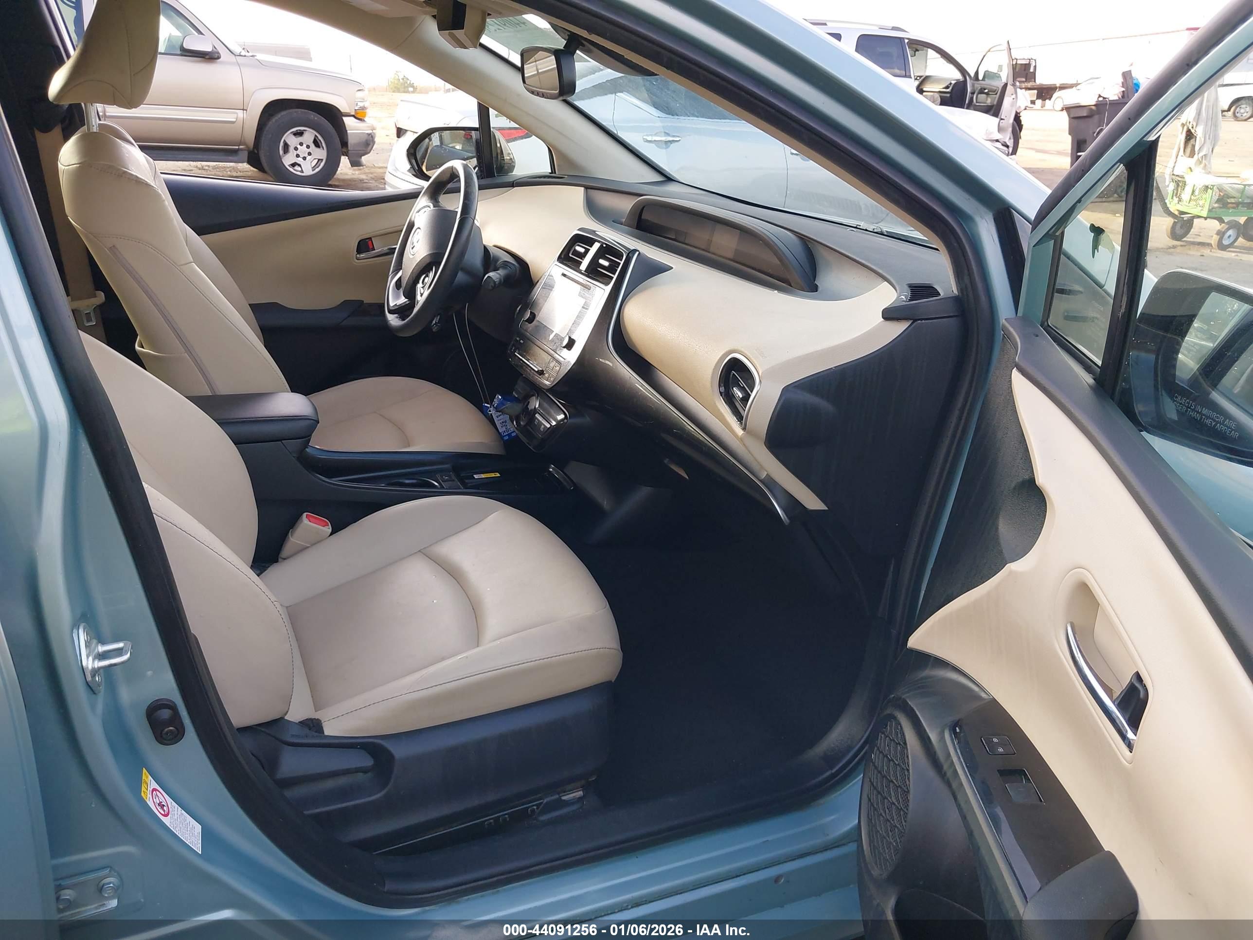 TOYOTA PRIUS image 5