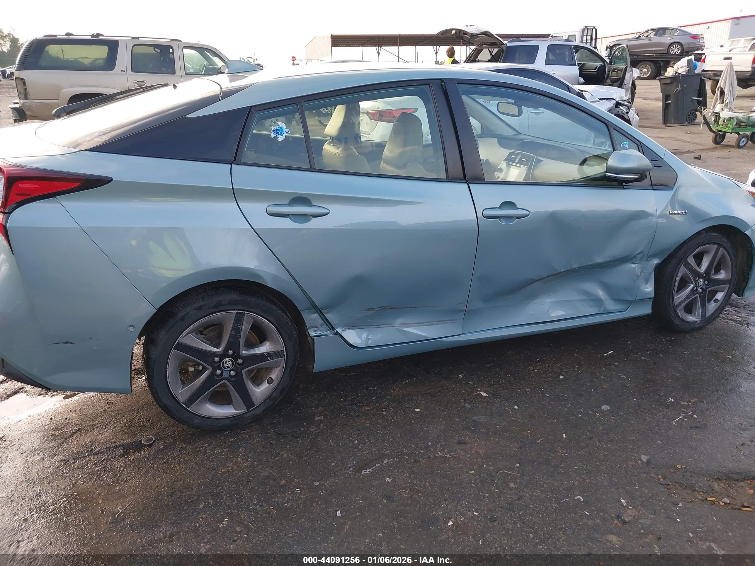 TOYOTA PRIUS image 6