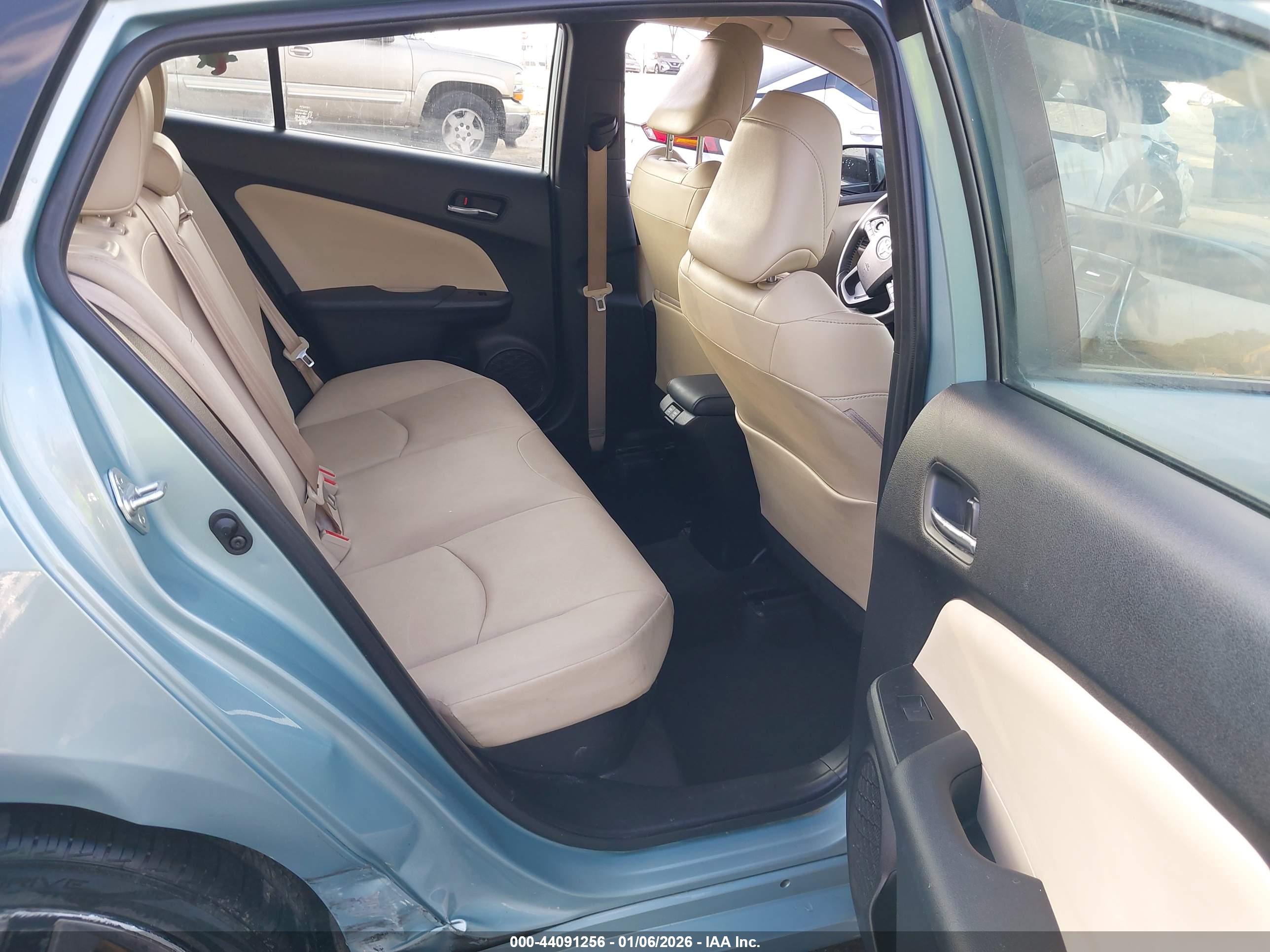 TOYOTA PRIUS image 8
