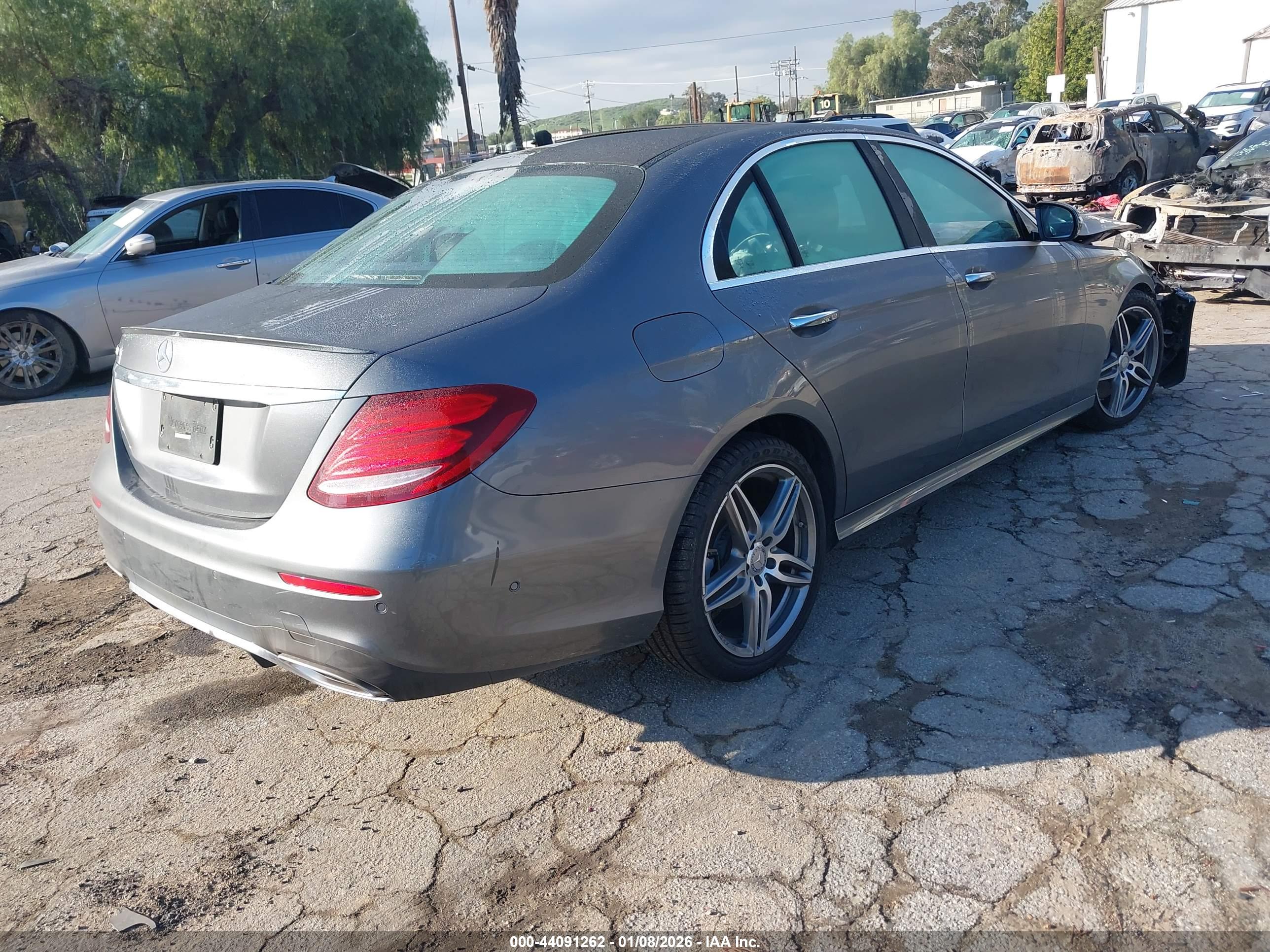 MERCEDES-BENZ E image 4