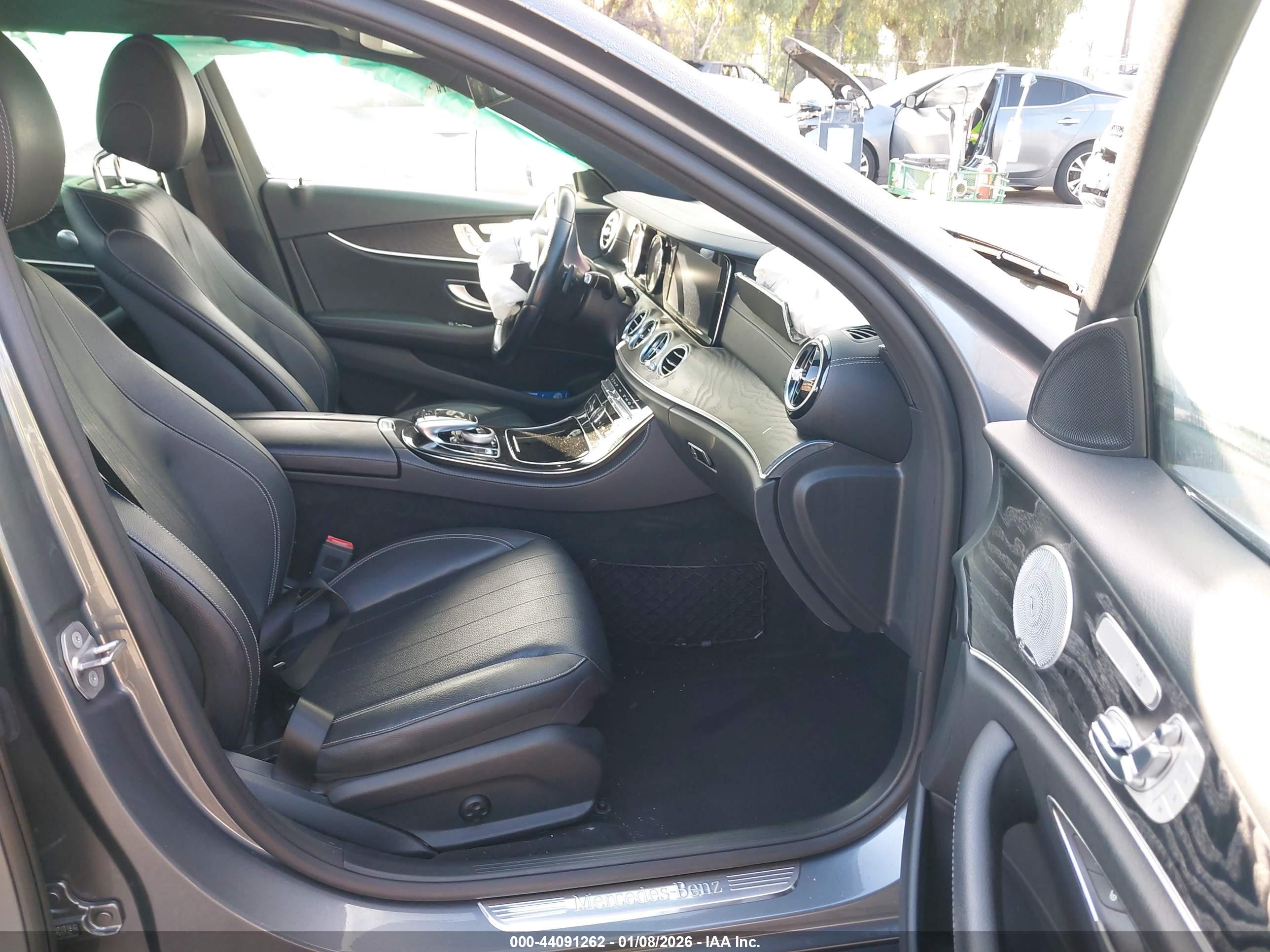 MERCEDES-BENZ E image 5