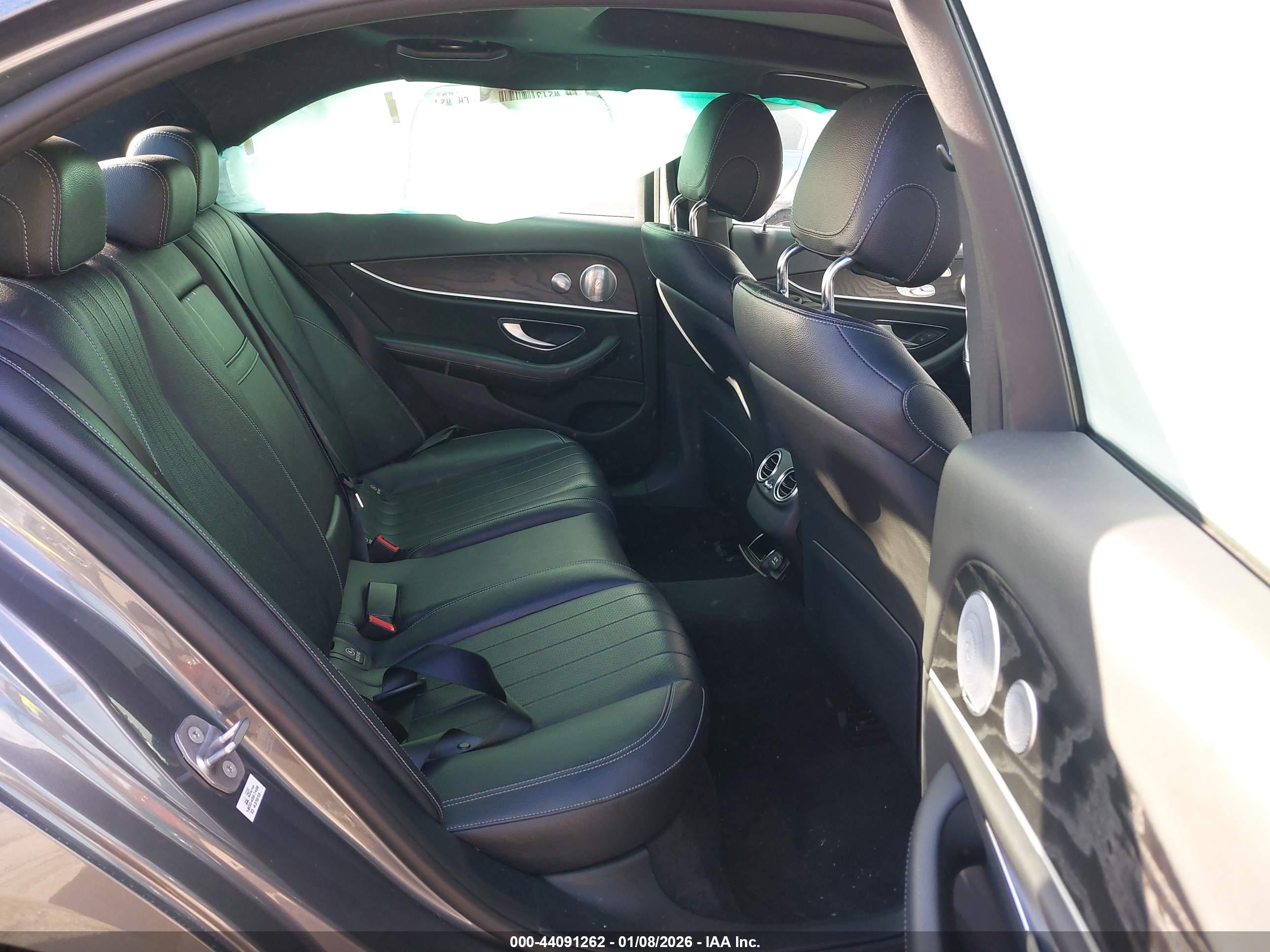 MERCEDES-BENZ E image 8