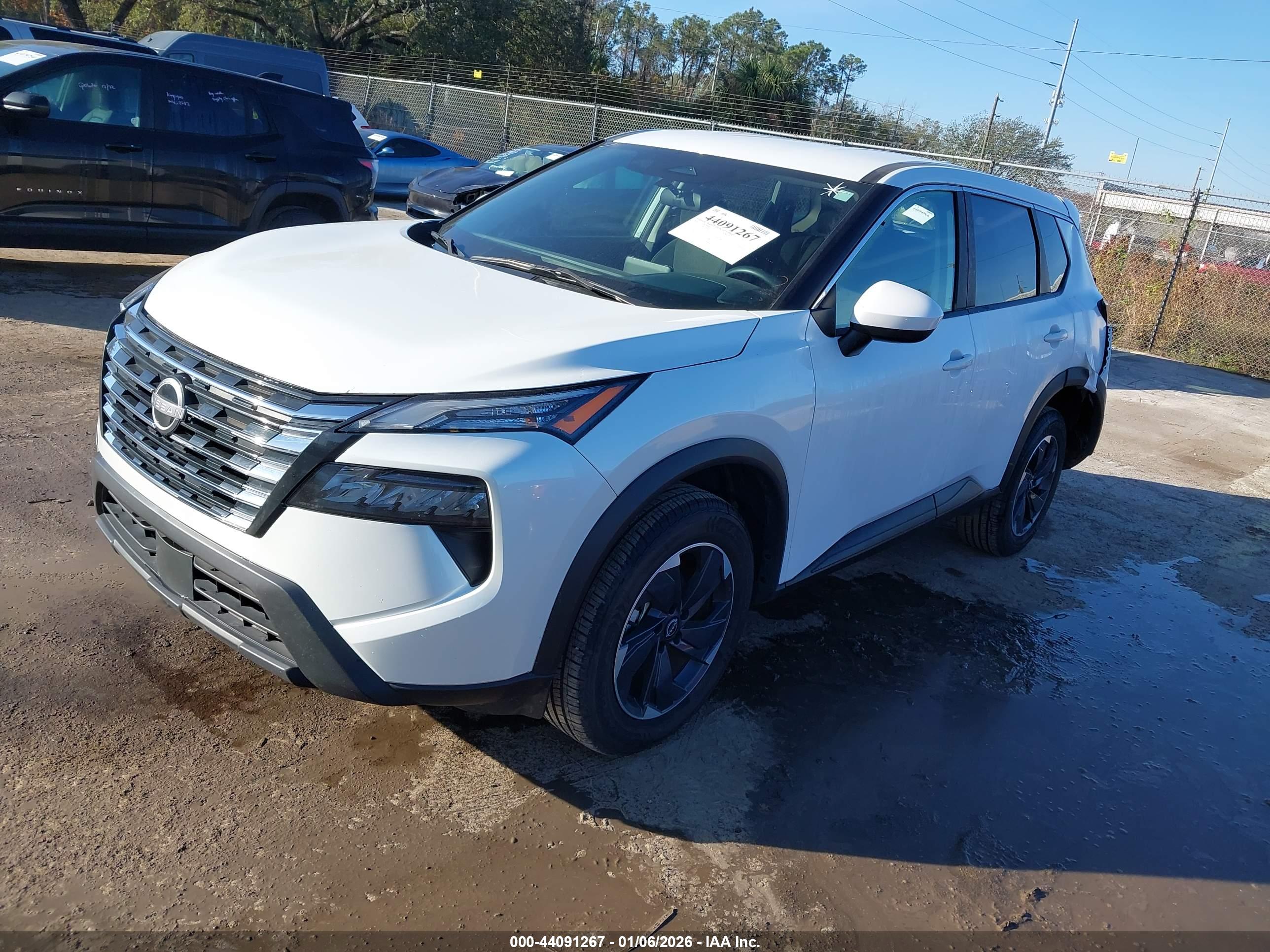 NISSAN ROGUE image 2