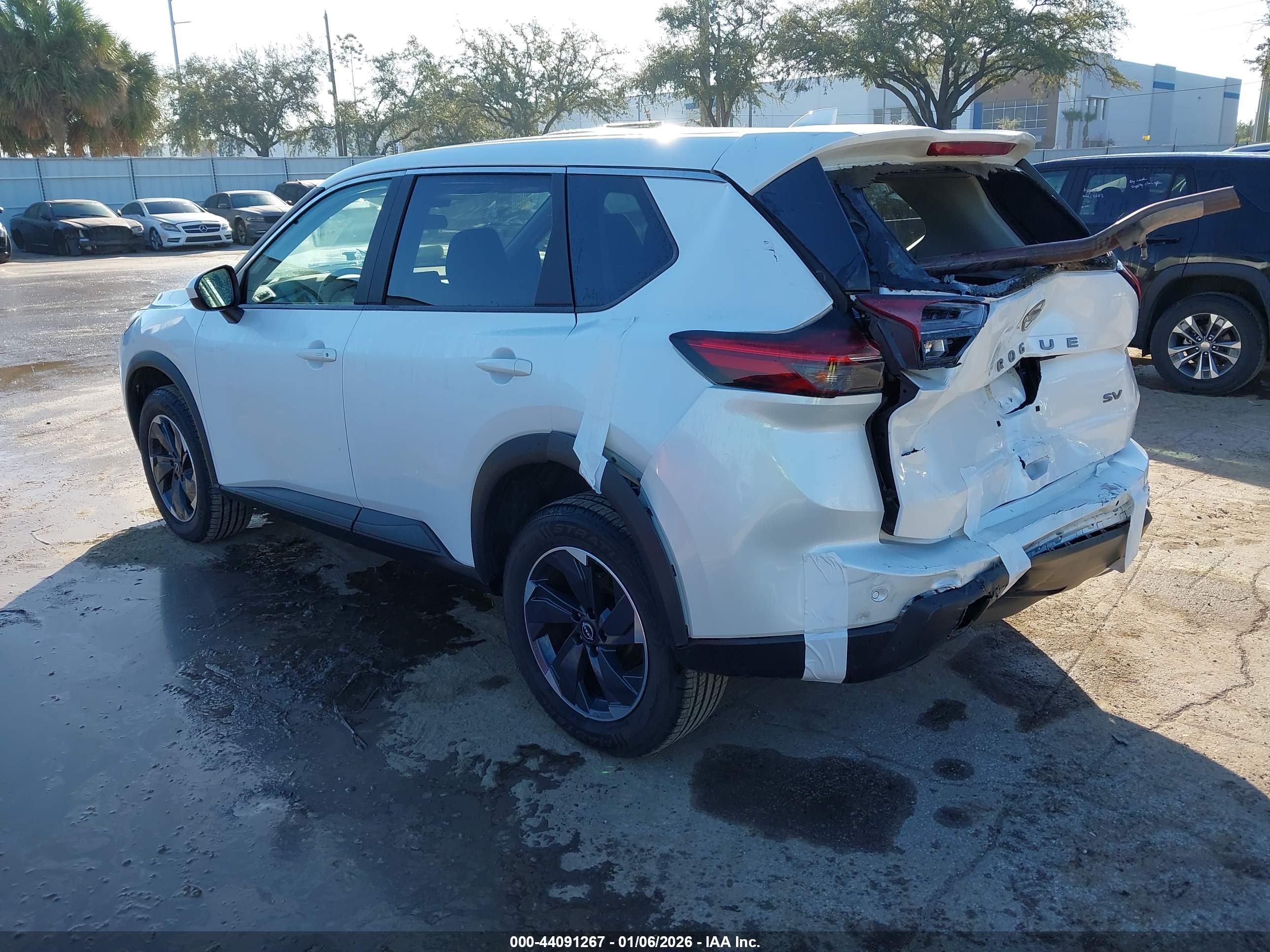 NISSAN ROGUE image 3