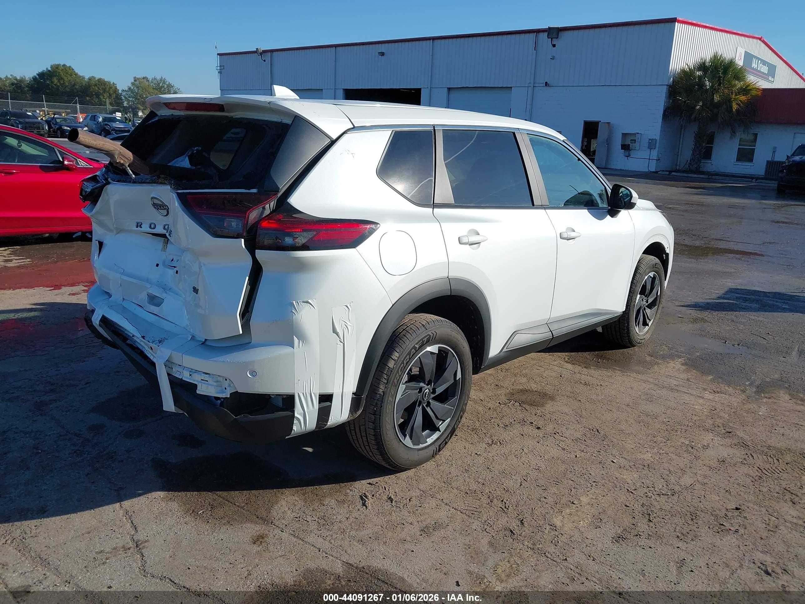 NISSAN ROGUE image 4