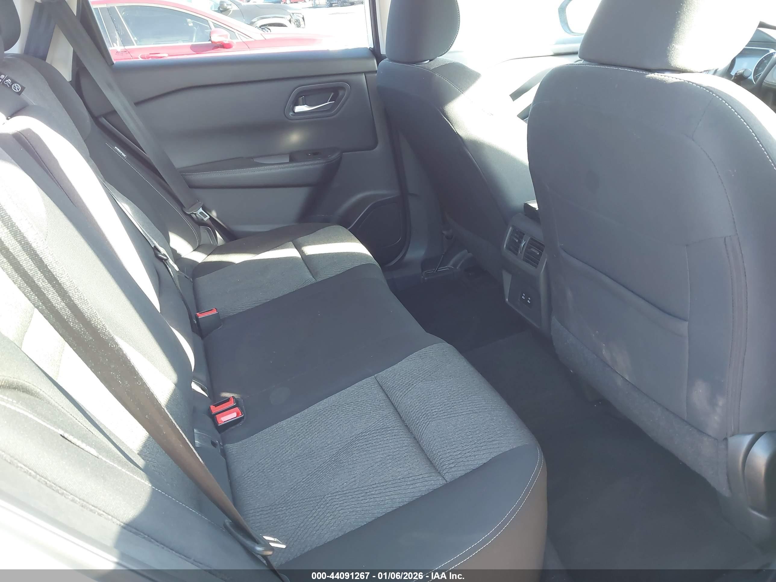 NISSAN ROGUE image 8