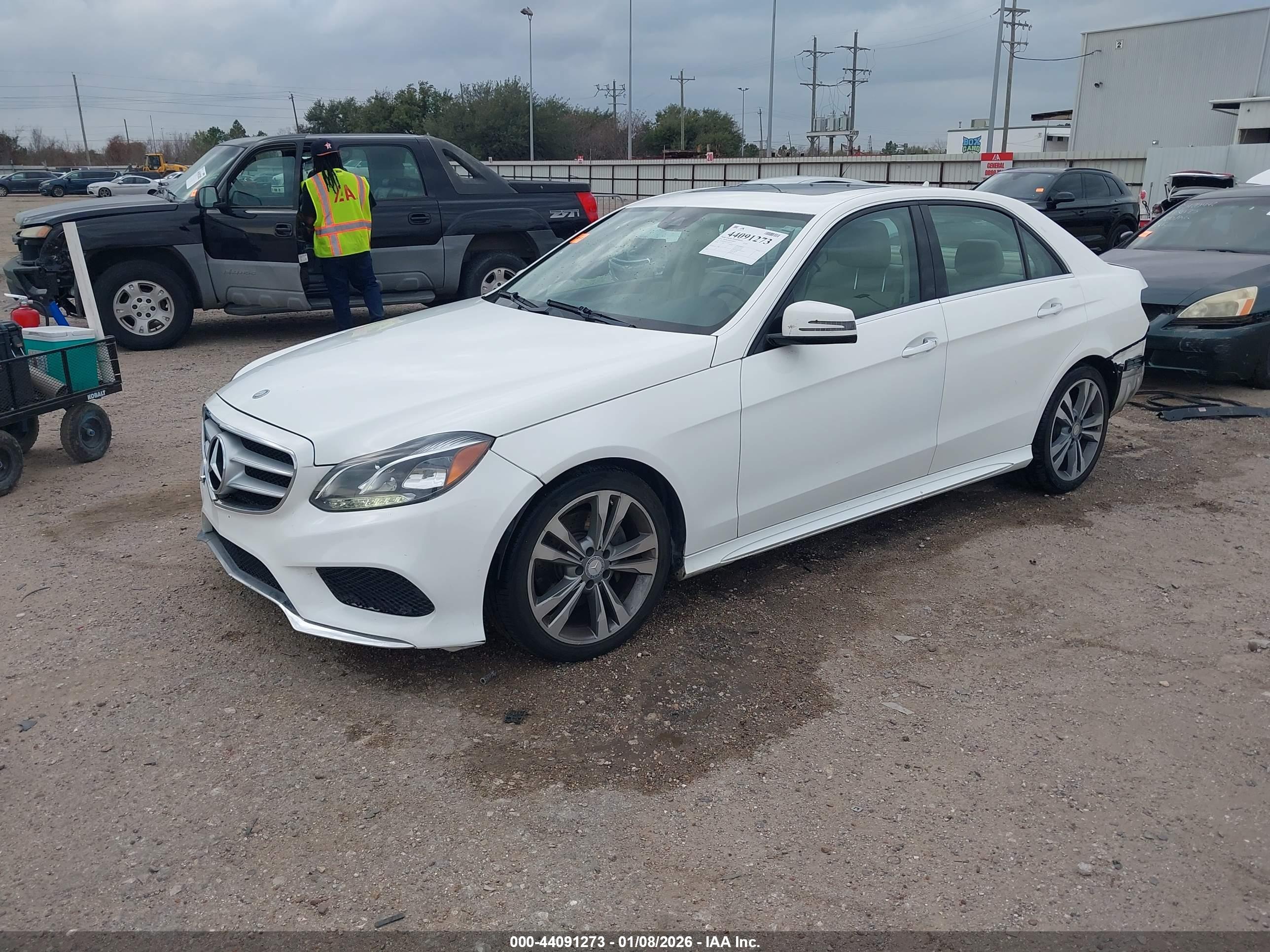 MERCEDES-BENZ E image 2