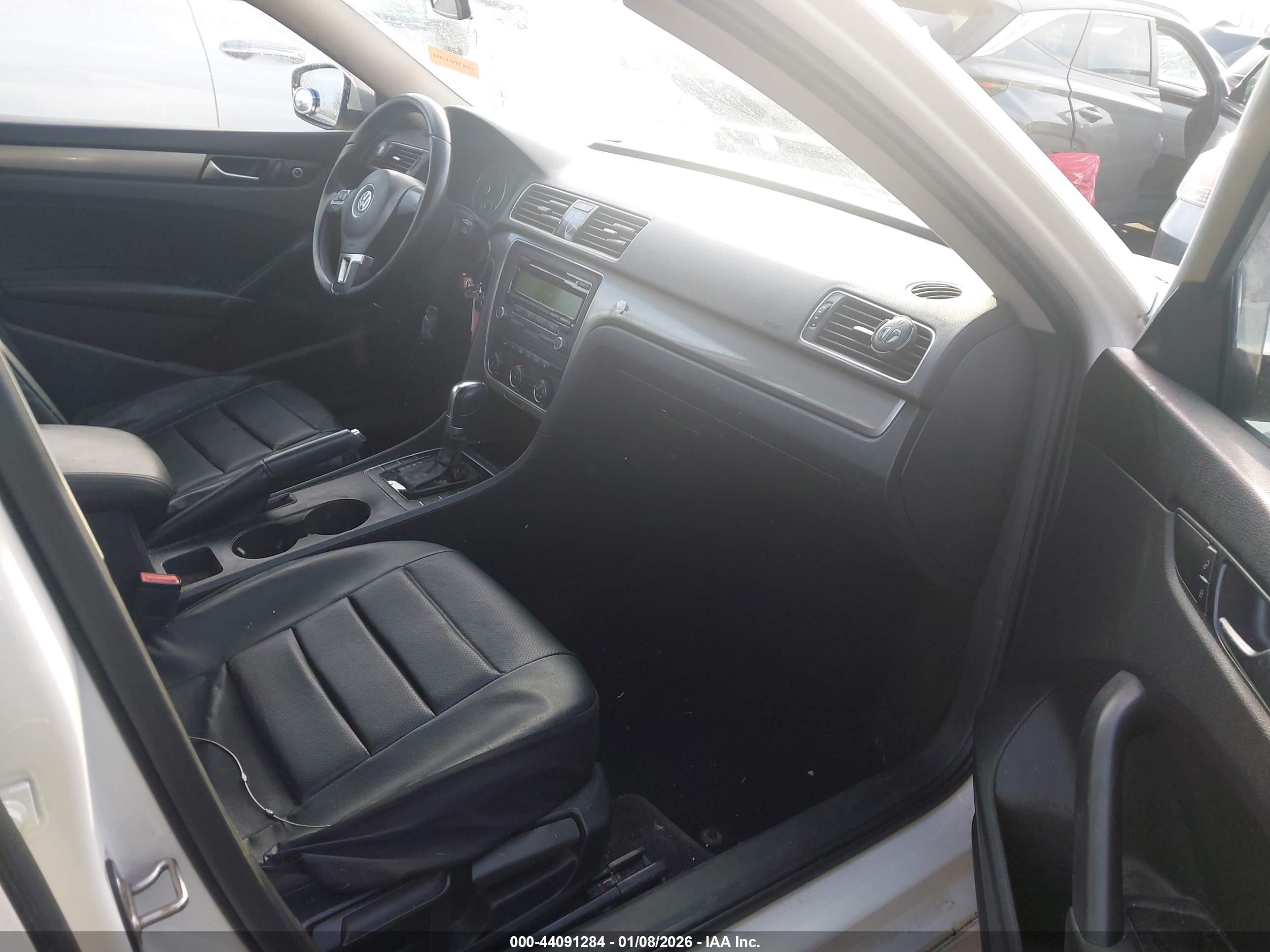 VOLKSWAGEN PASSAT image 5