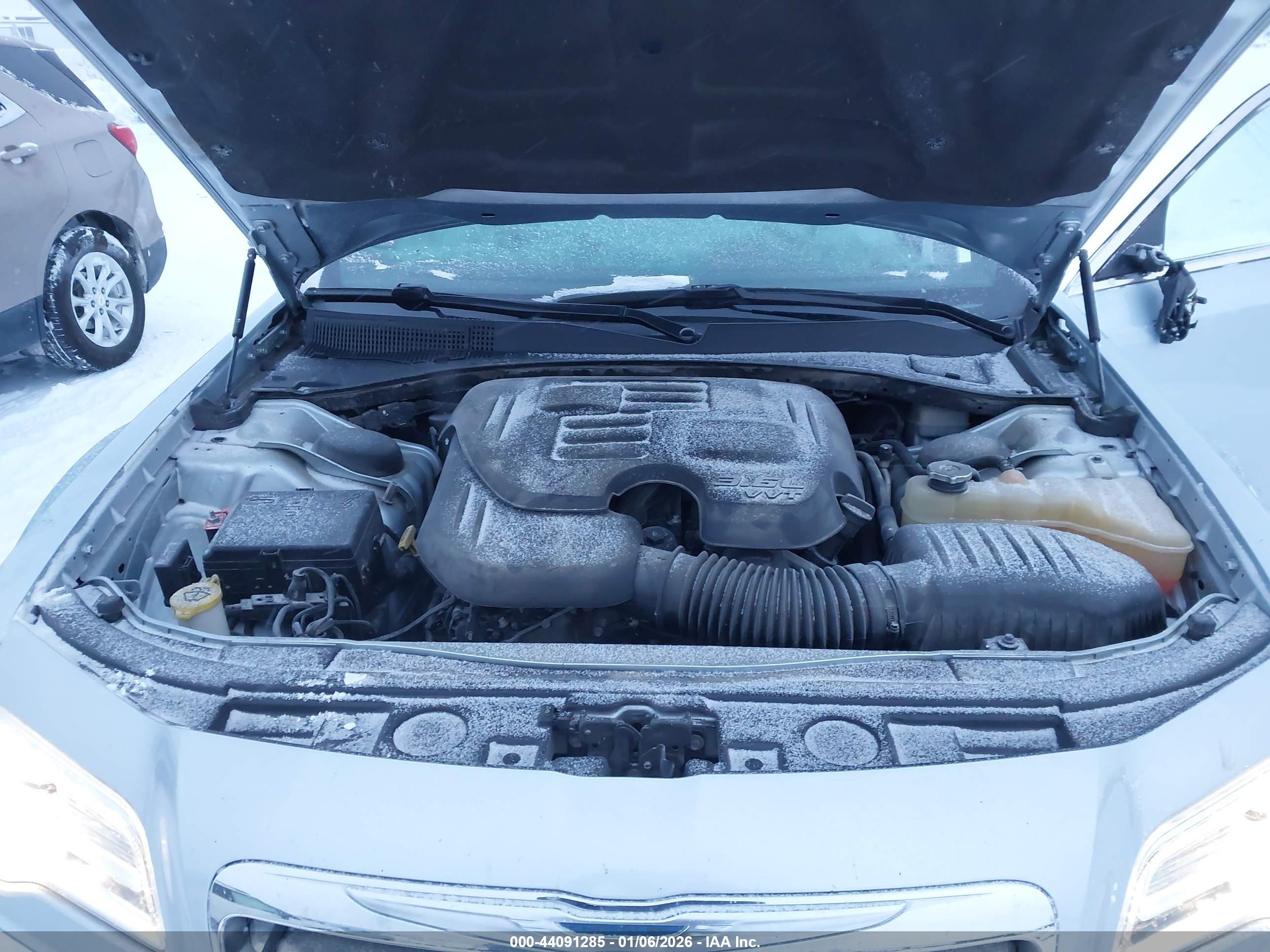 CHRYSLER 300C image 10