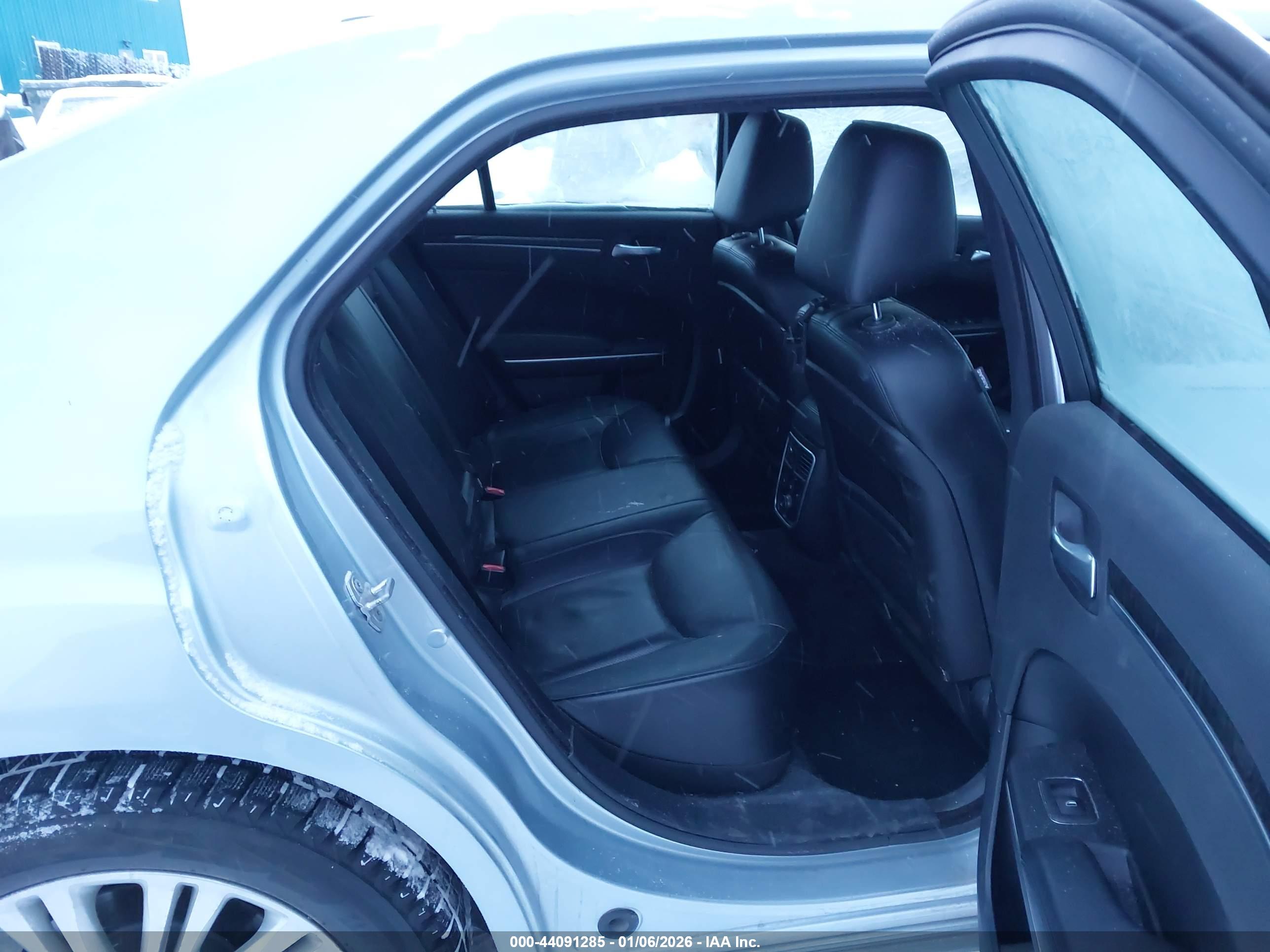 CHRYSLER 300C image 8