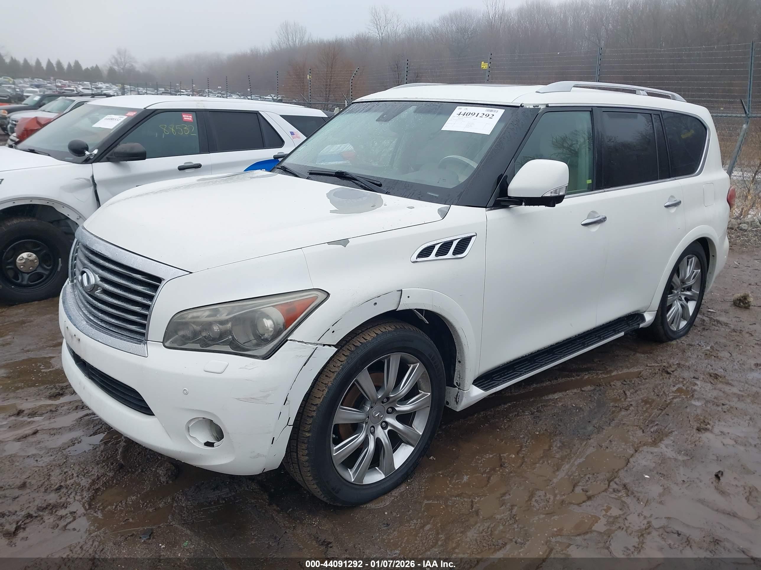 INFINITI QX56 image 2