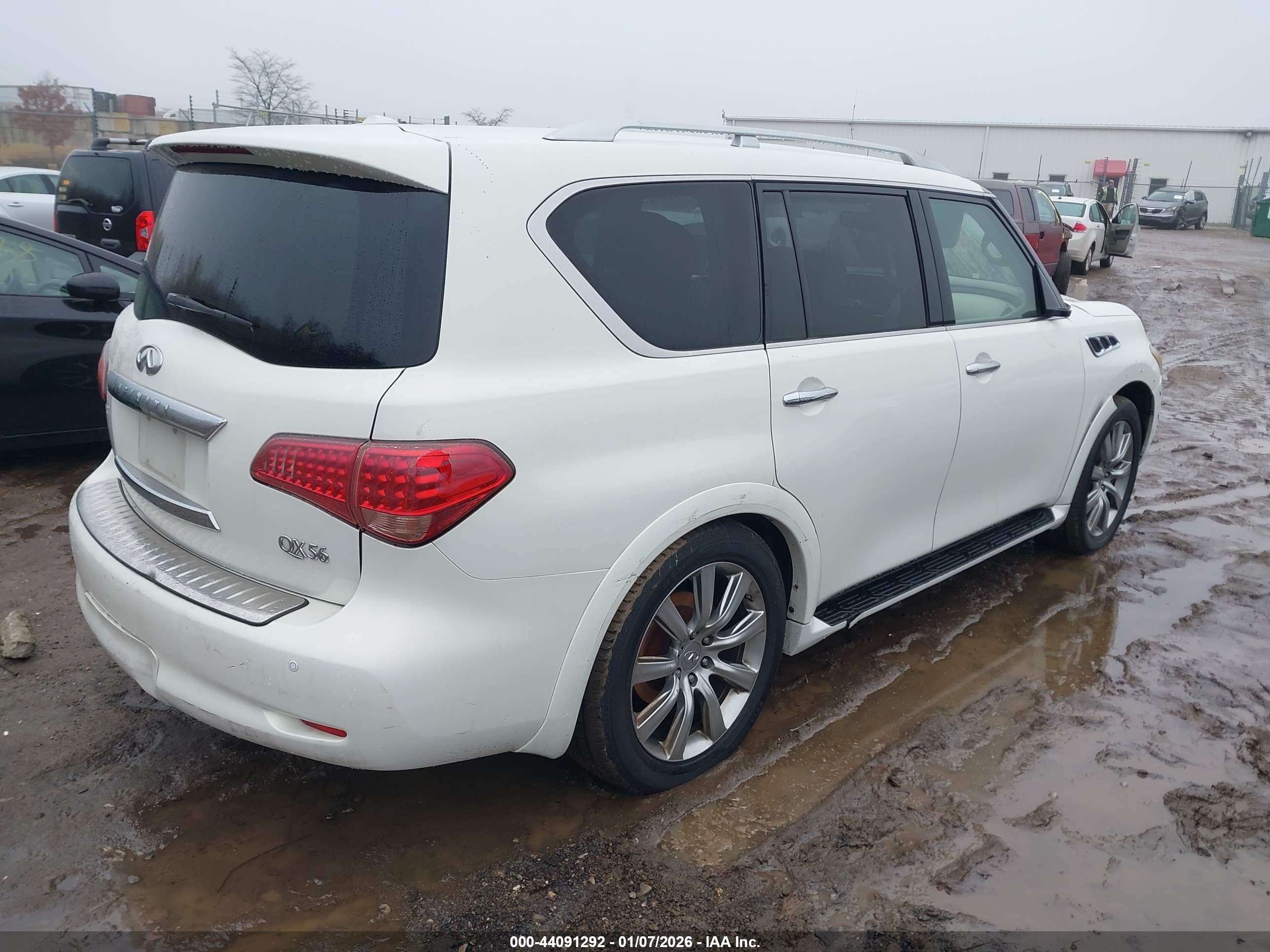 INFINITI QX56 image 4