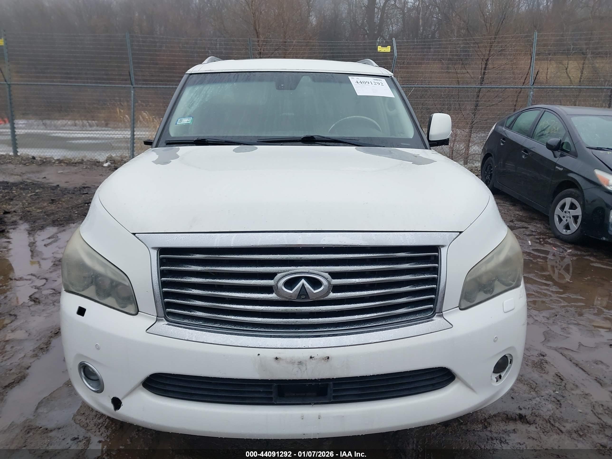 INFINITI QX56 image 6