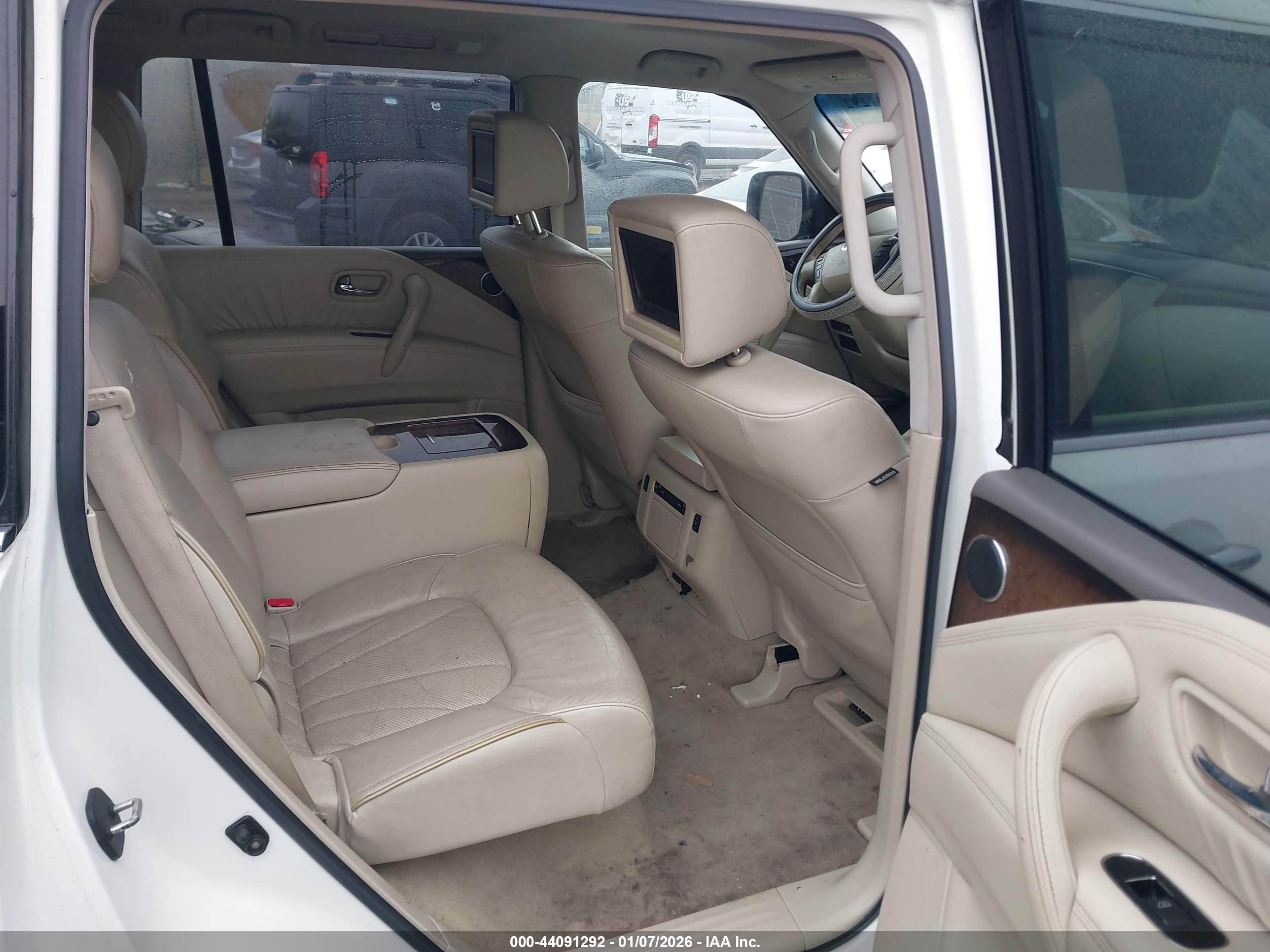INFINITI QX56 image 8