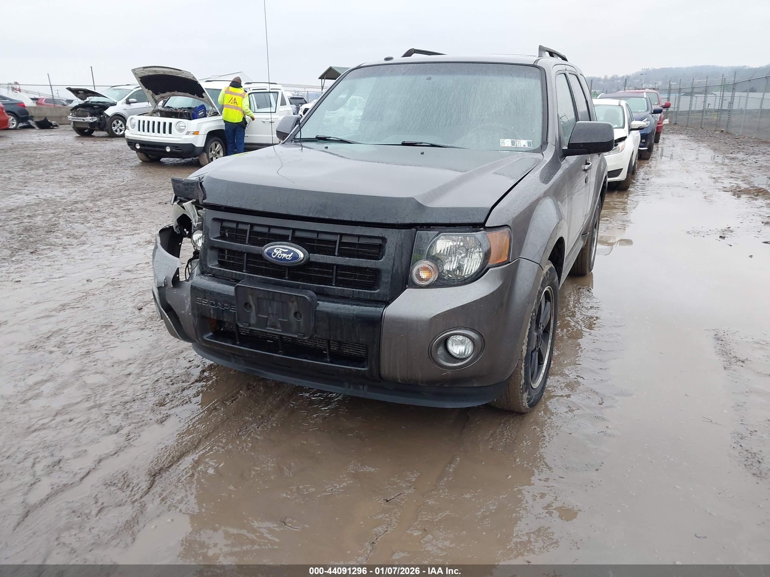 FORD ESCAPE image 2