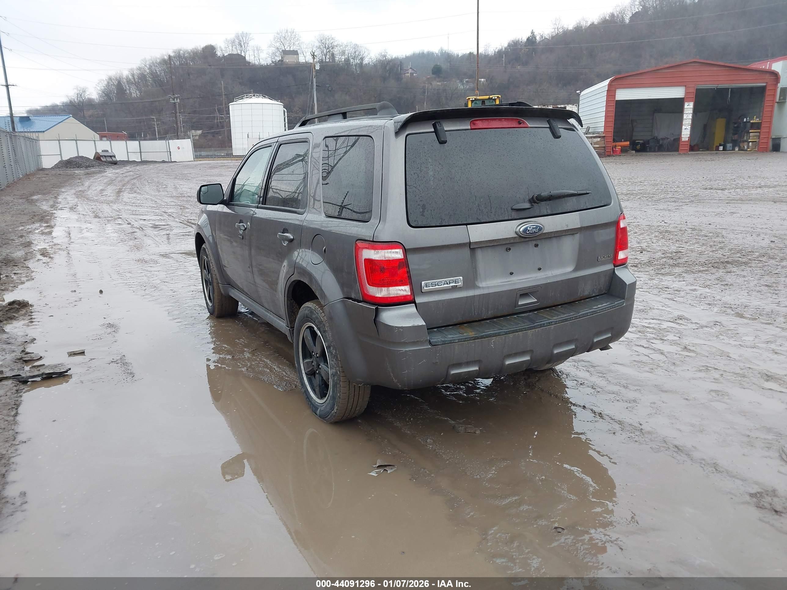 FORD ESCAPE image 3