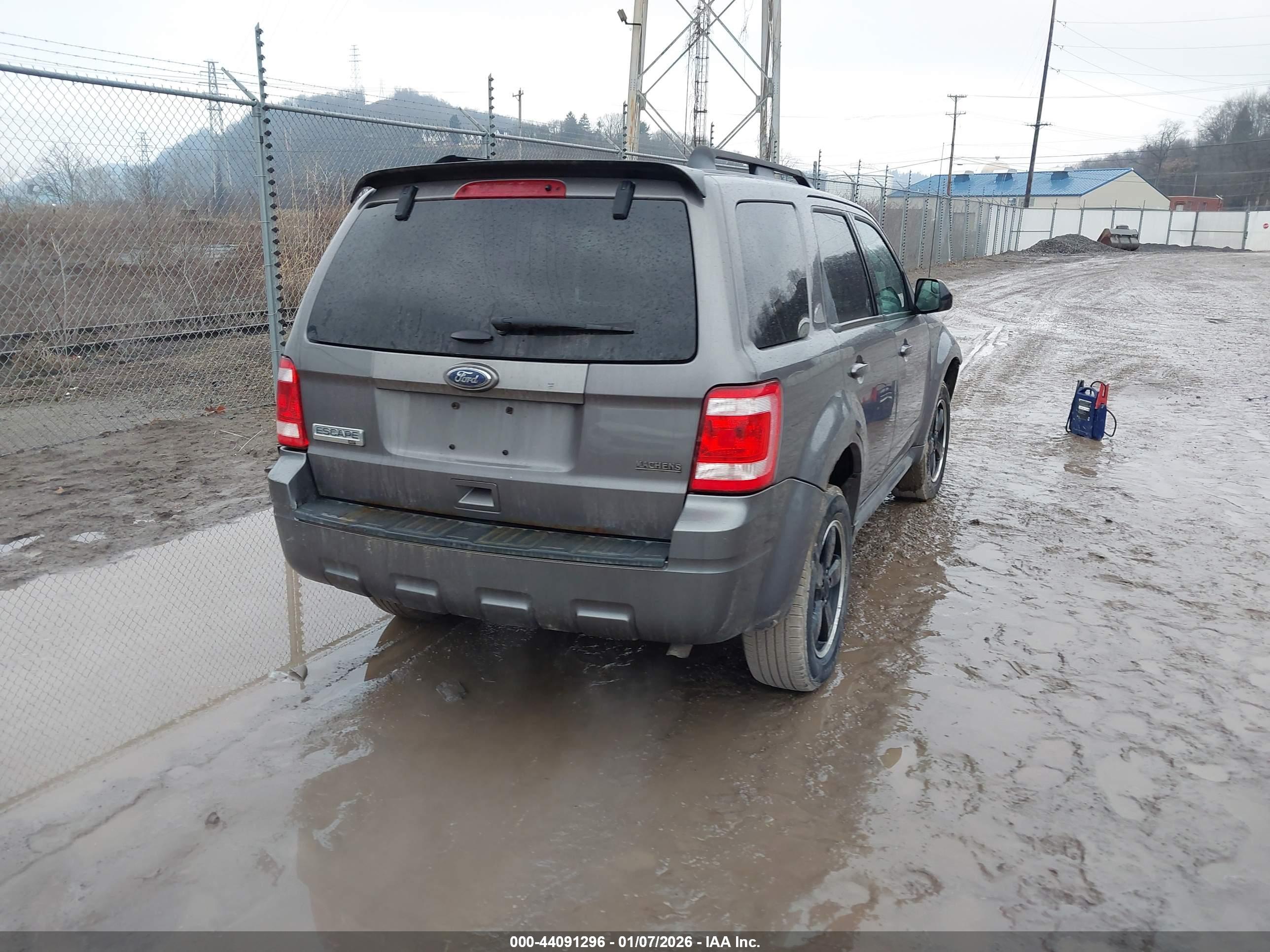 FORD ESCAPE image 4