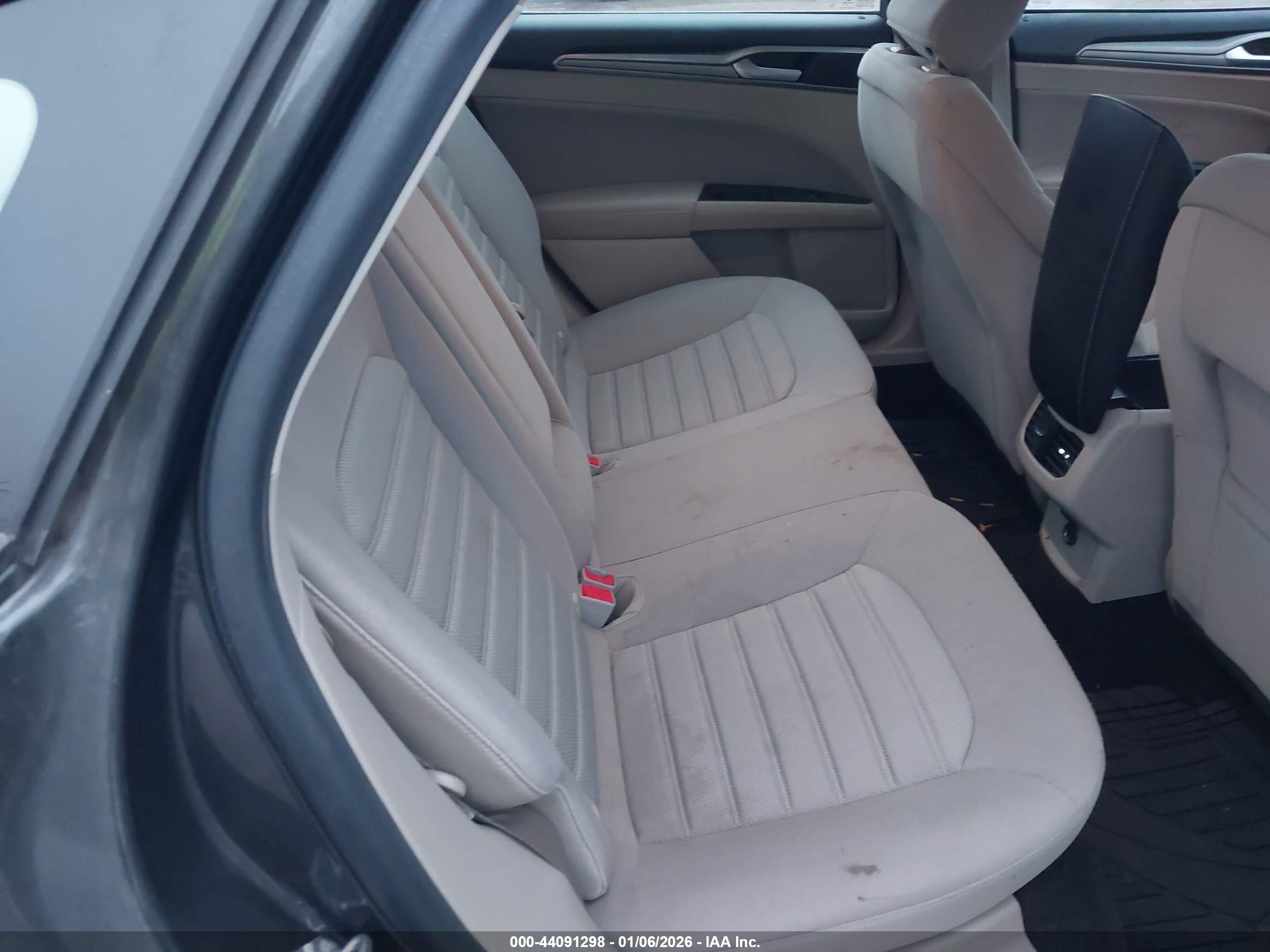 FORD FUSION image 8
