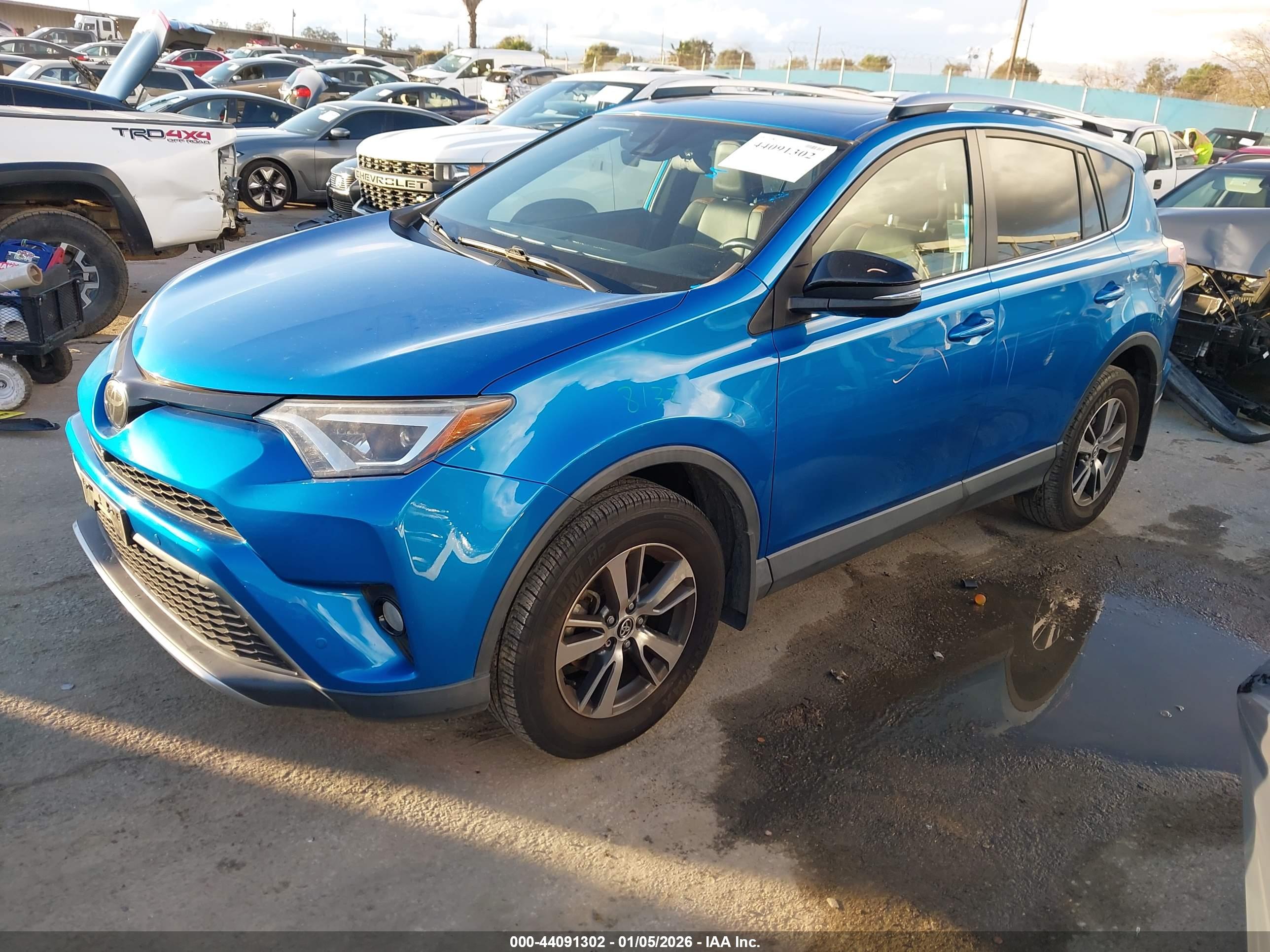 TOYOTA RAV4 image 2