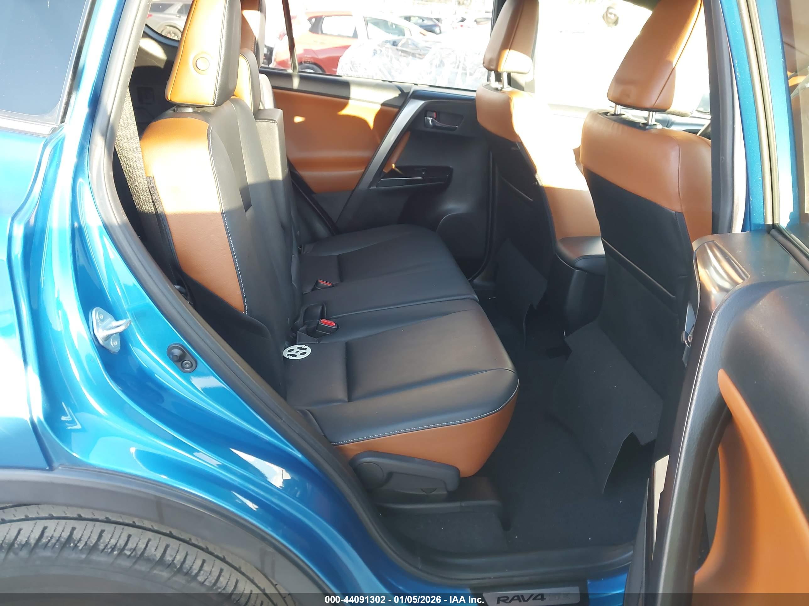 TOYOTA RAV4 image 8