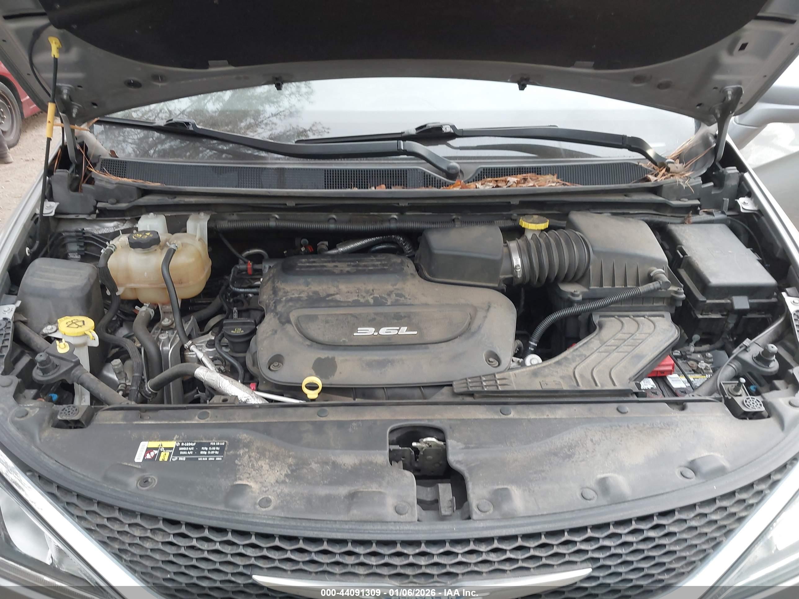 CHRYSLER PACIFICA image 10