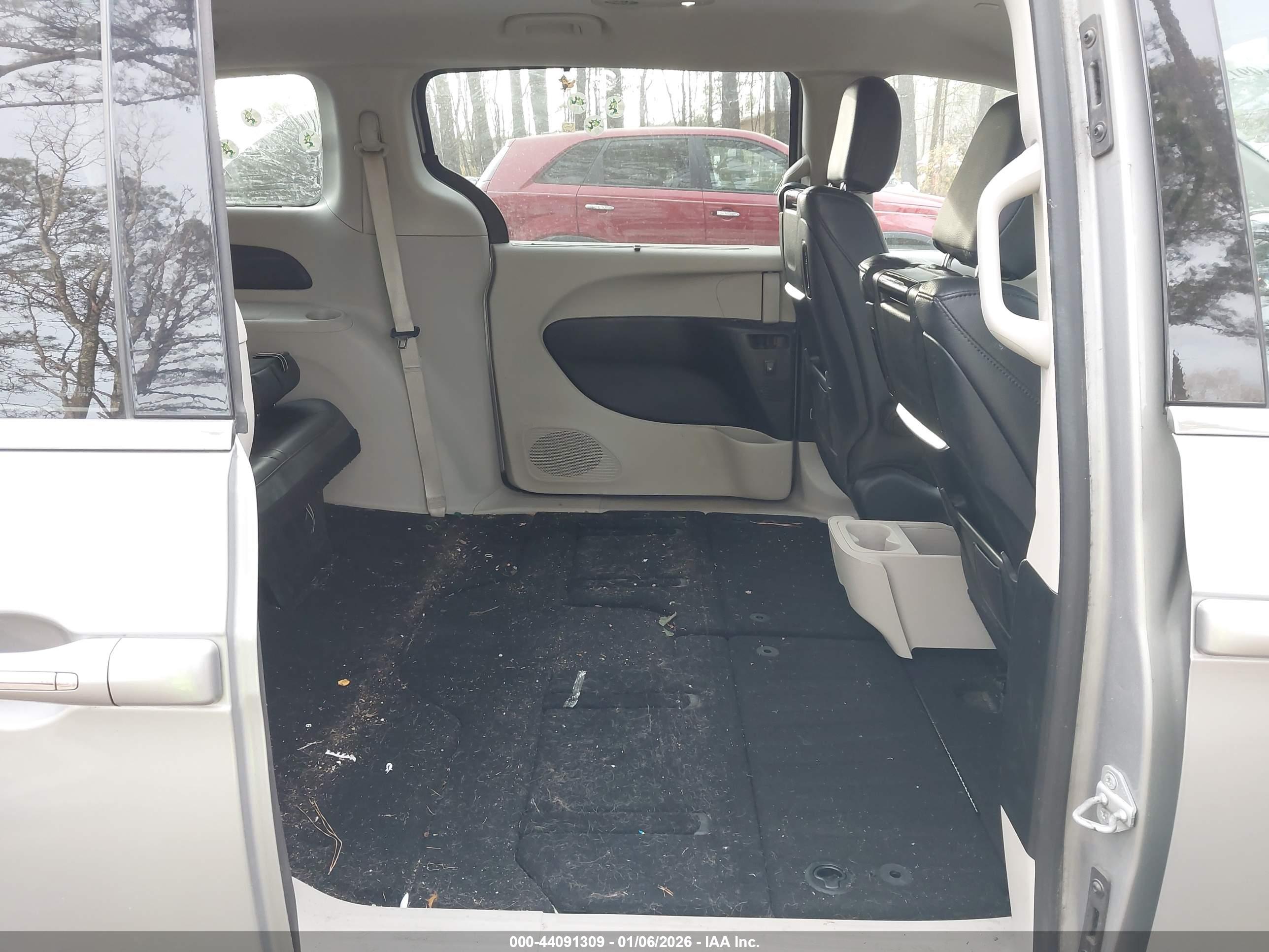 CHRYSLER PACIFICA image 8