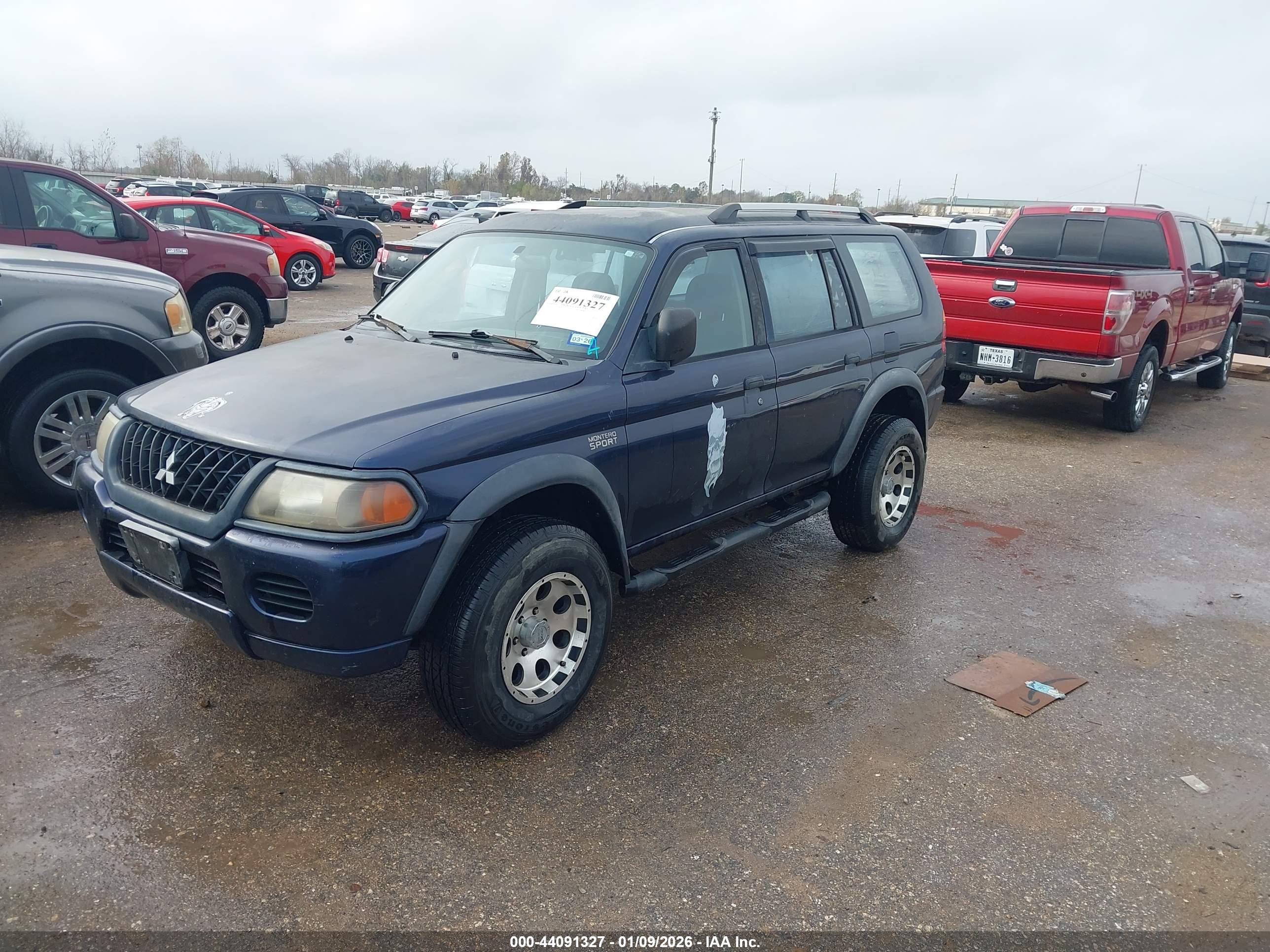 MITSUBISHI MONTERO image 2