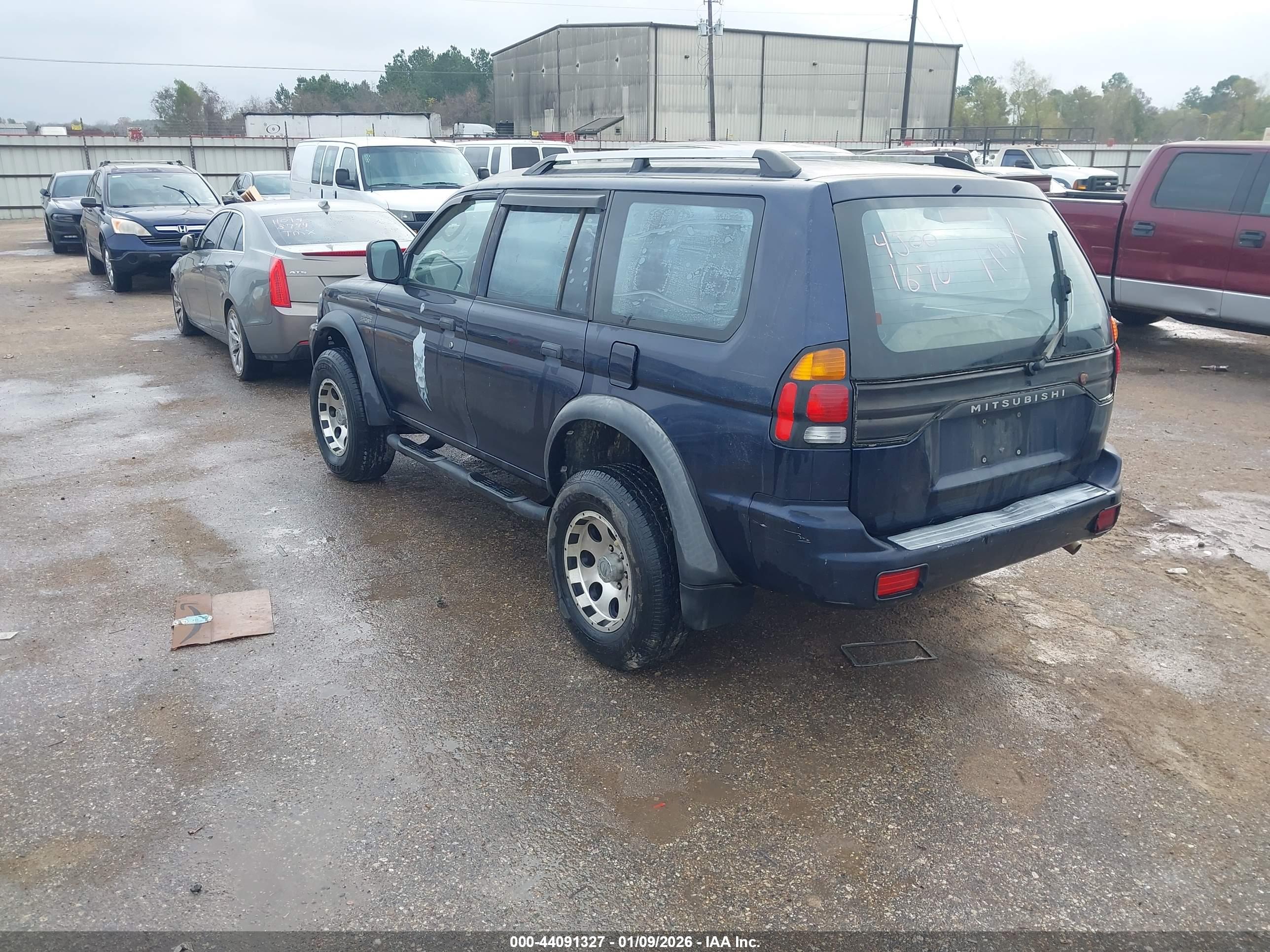 MITSUBISHI MONTERO image 3