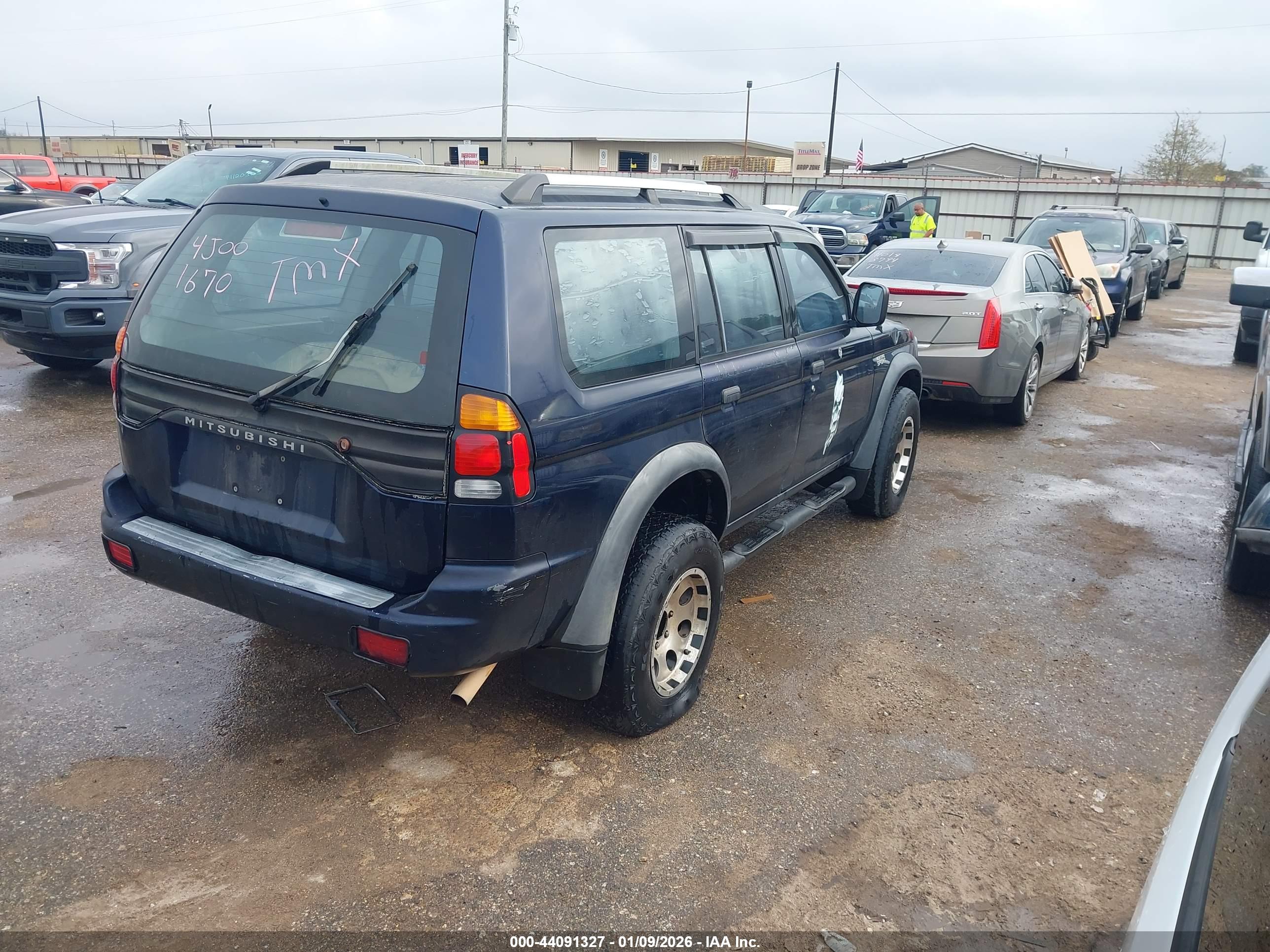 MITSUBISHI MONTERO image 4