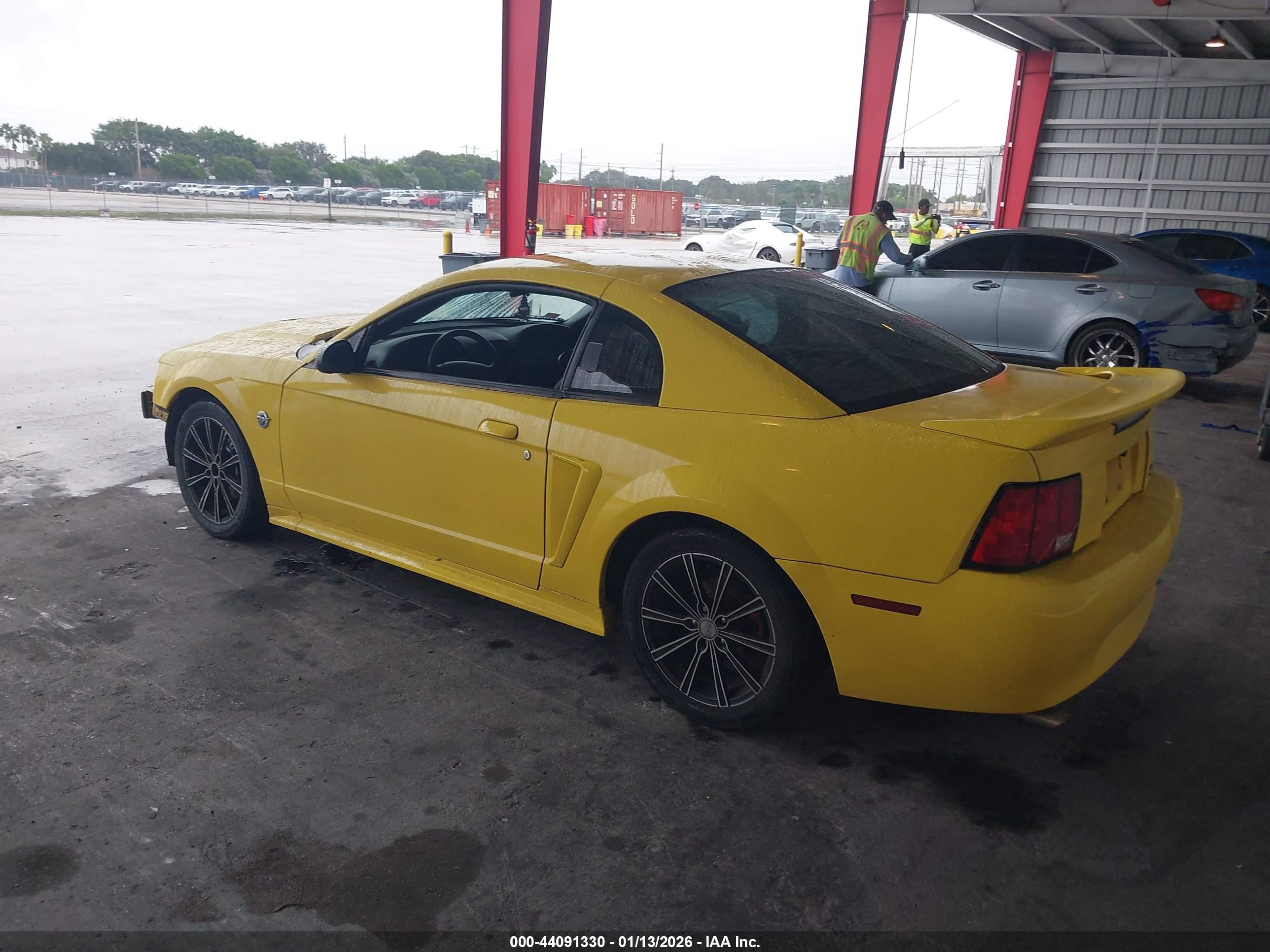 FORD MUSTANG image 3