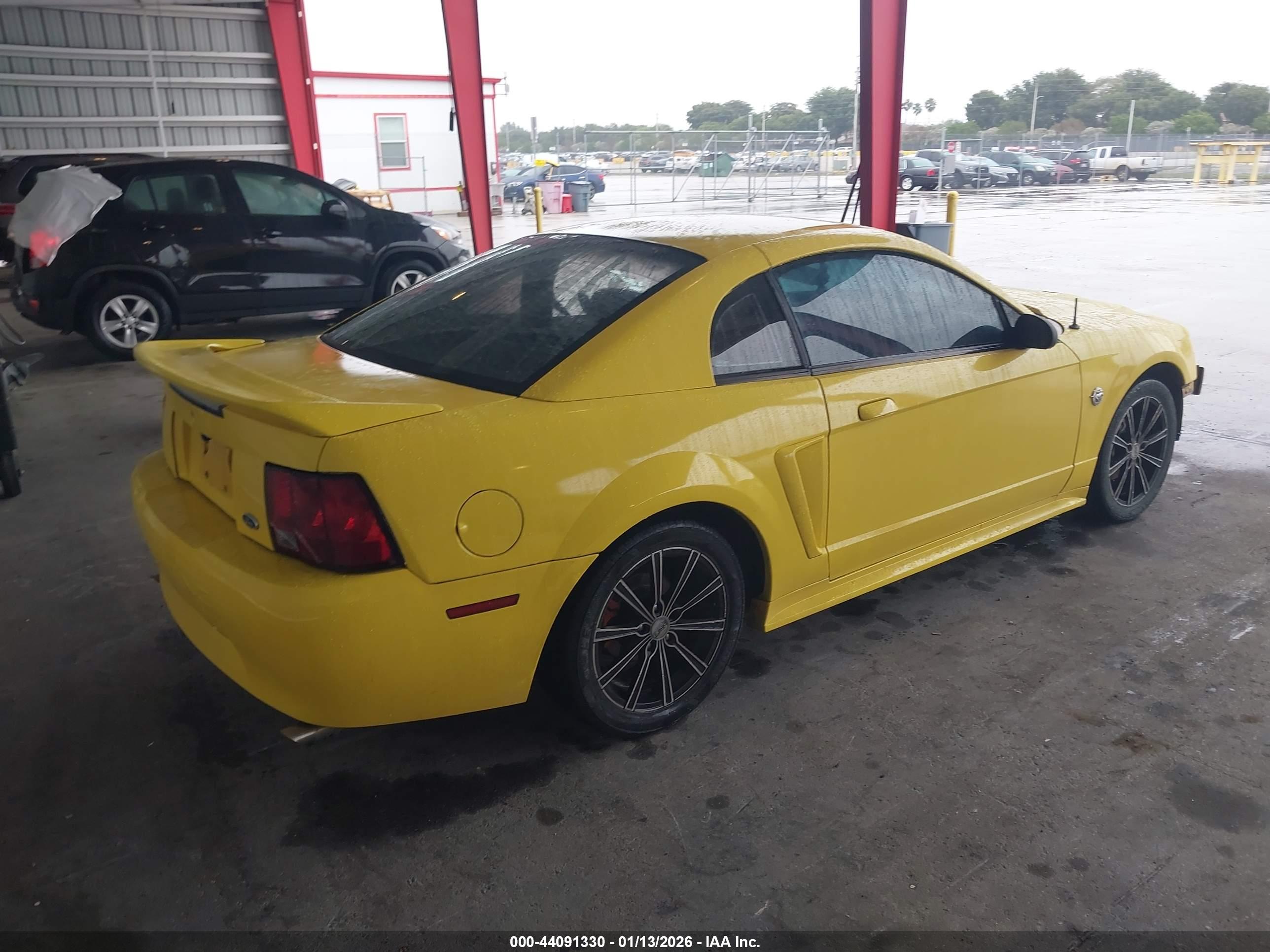 FORD MUSTANG image 4