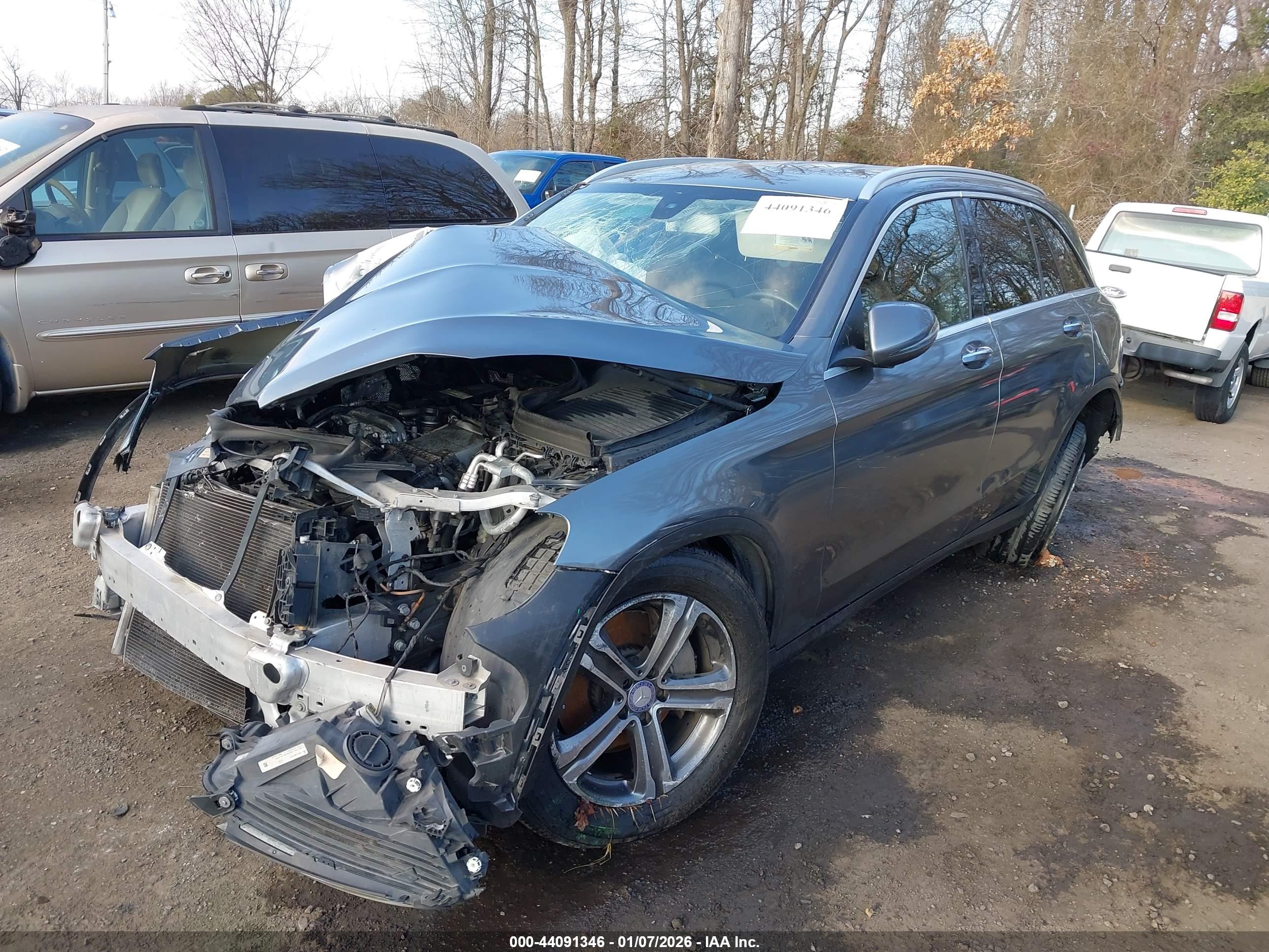 MERCEDES-BENZ GLC image 2