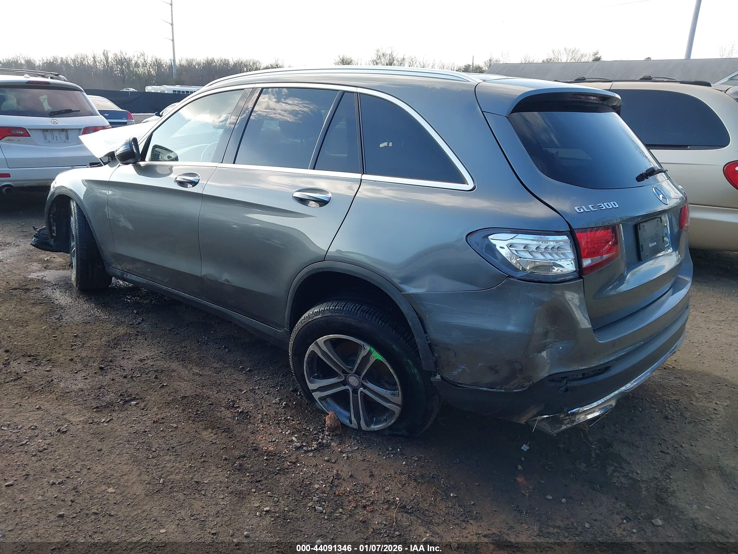 MERCEDES-BENZ GLC image 3