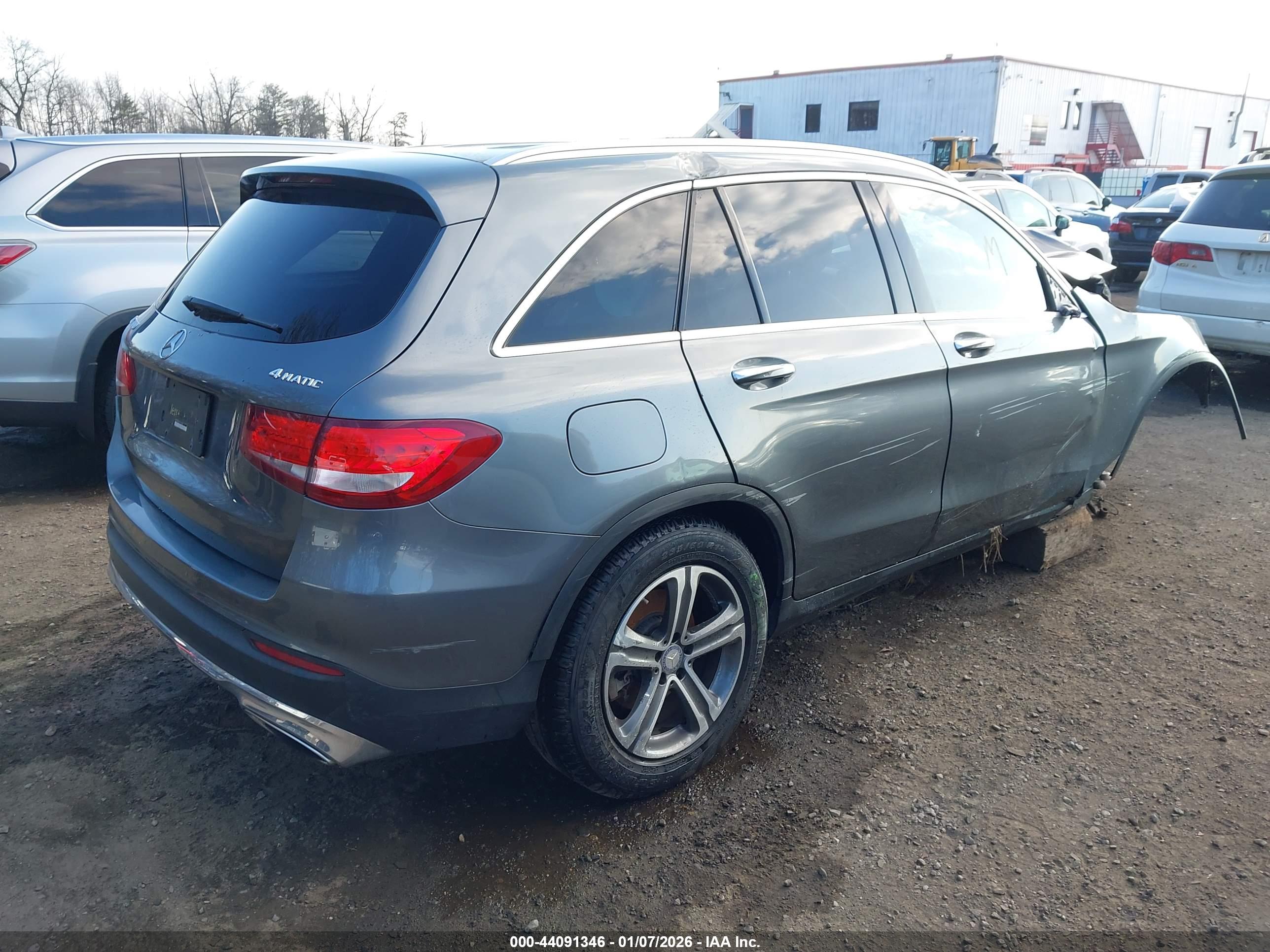 MERCEDES-BENZ GLC image 4
