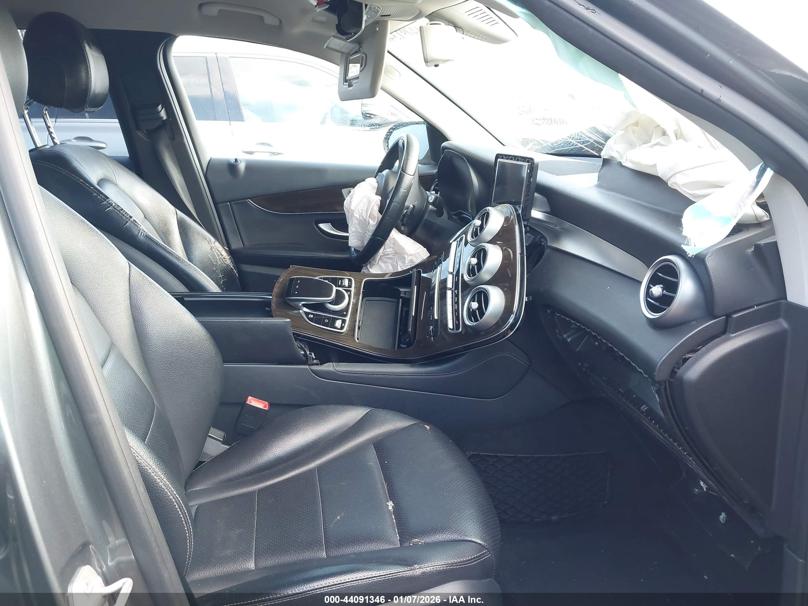 MERCEDES-BENZ GLC image 5