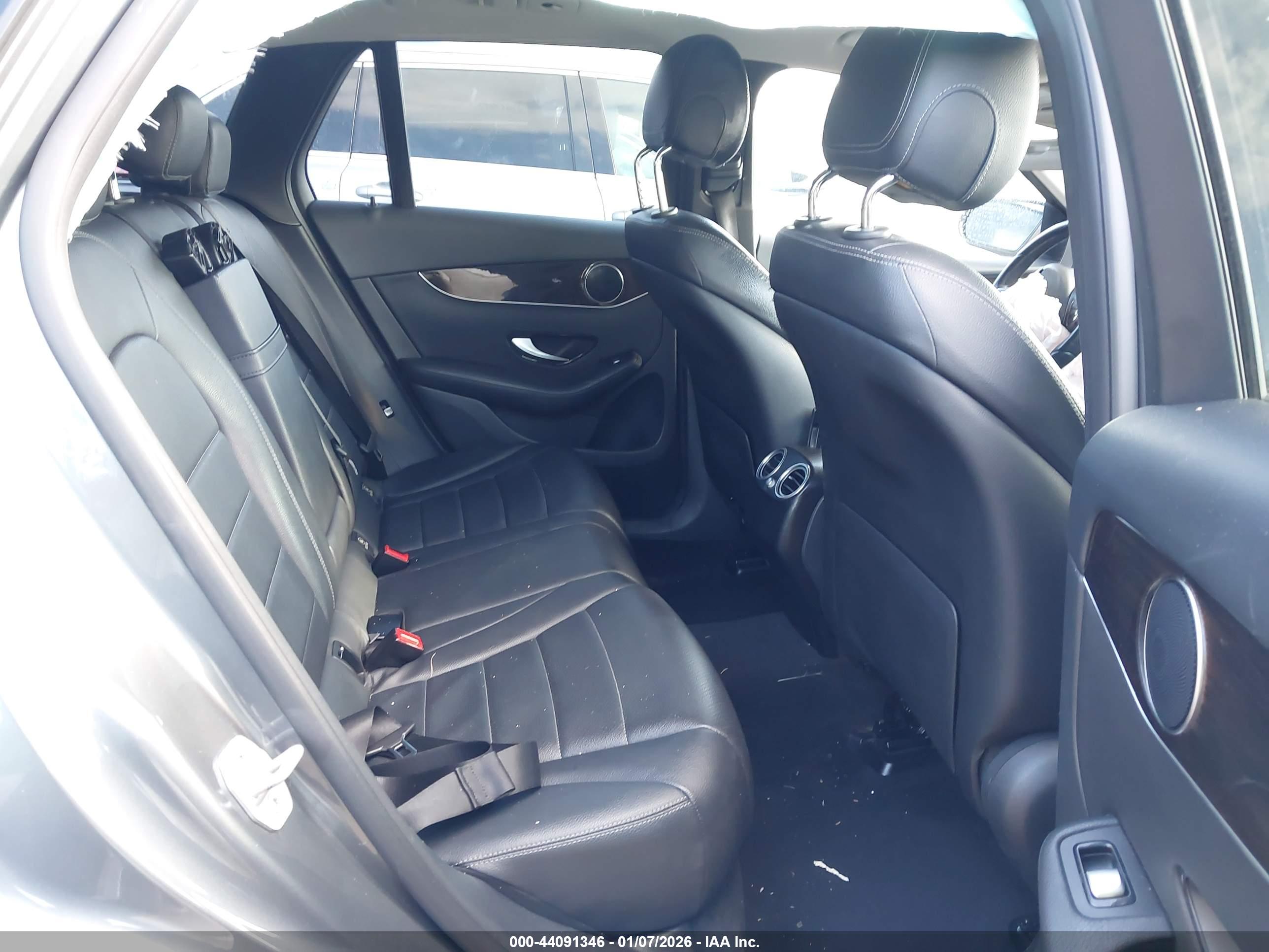 MERCEDES-BENZ GLC image 8