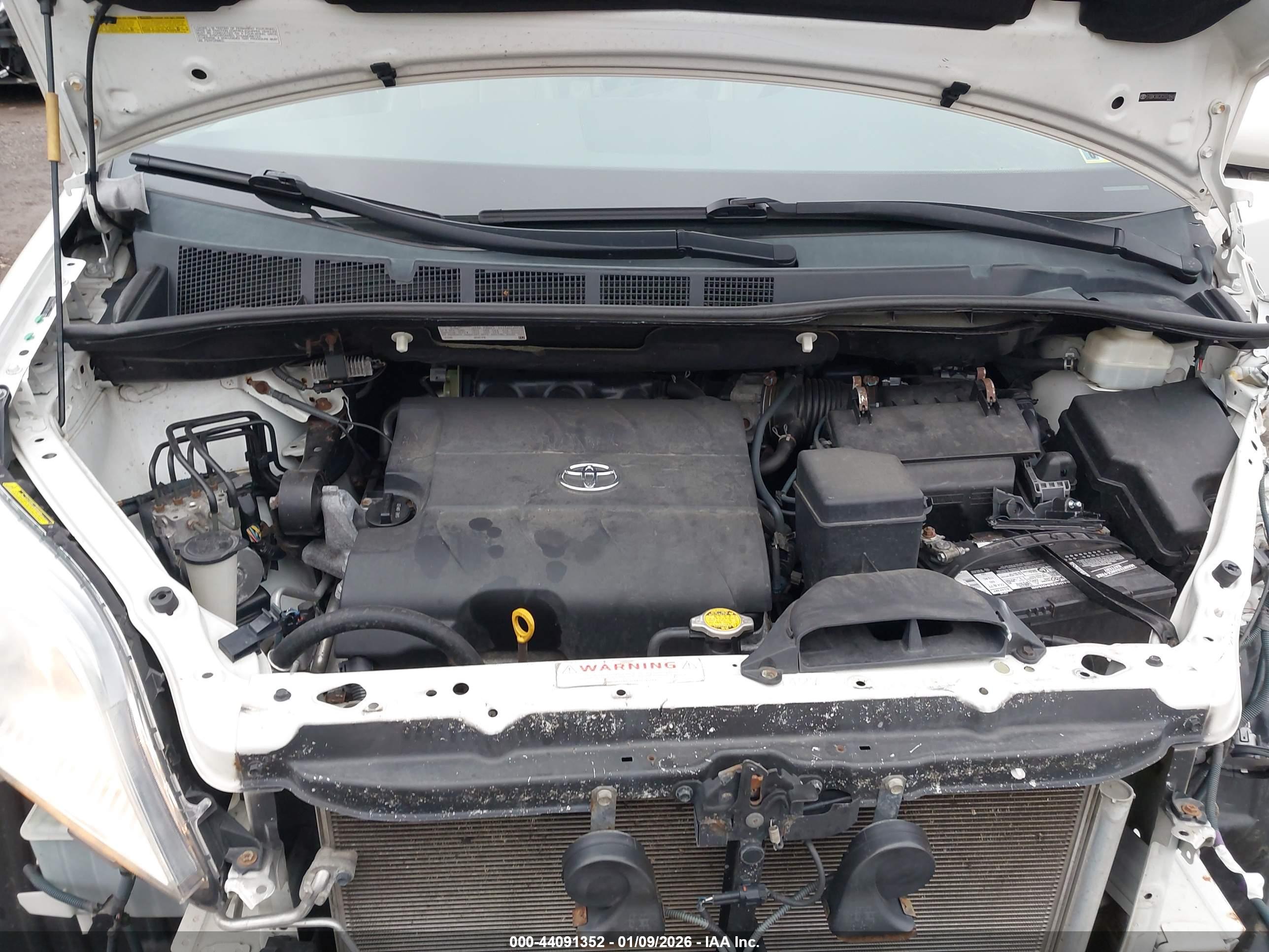 TOYOTA SIENNA image 10