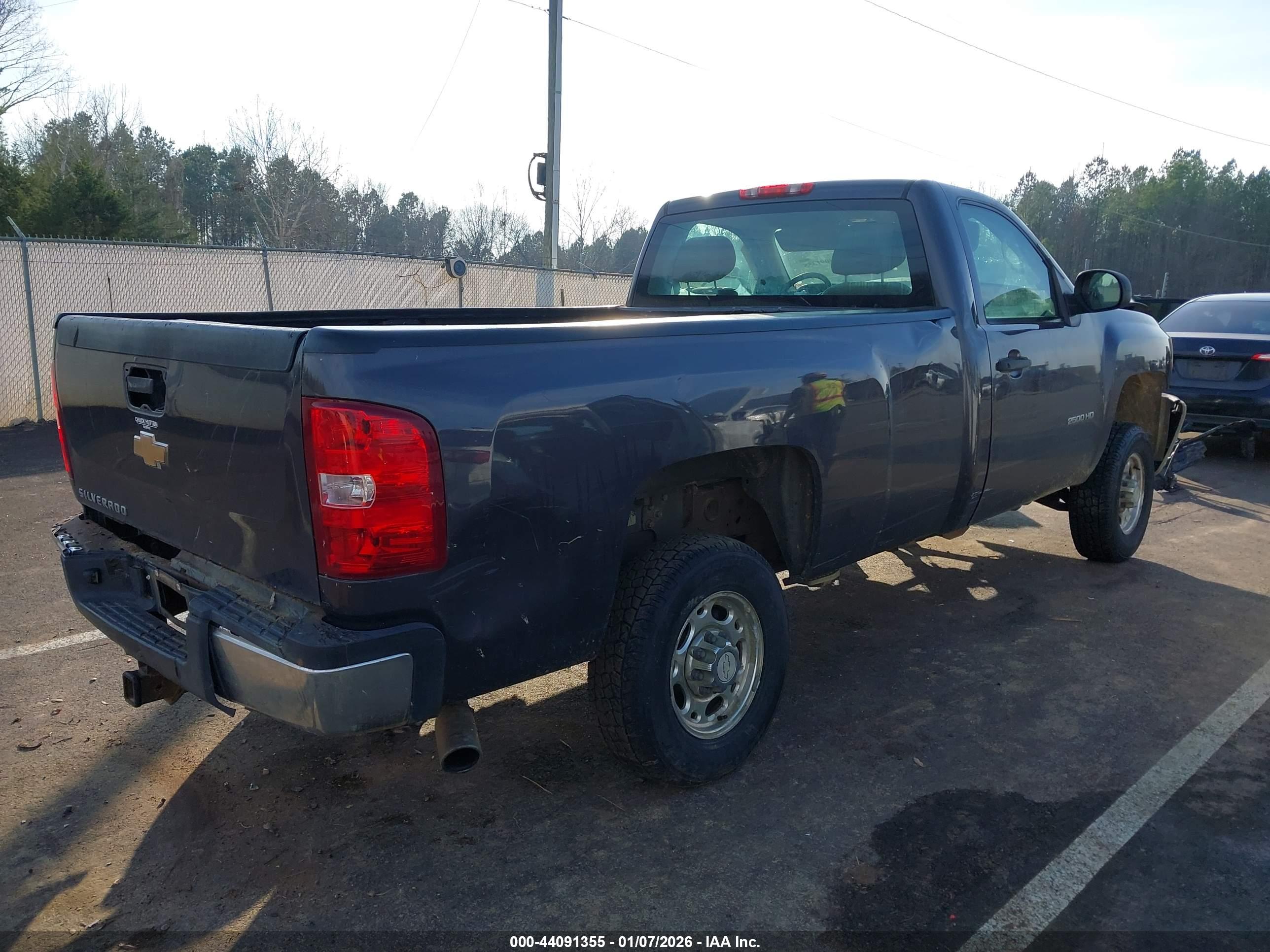 CHEVROLET SILVERADO image 4