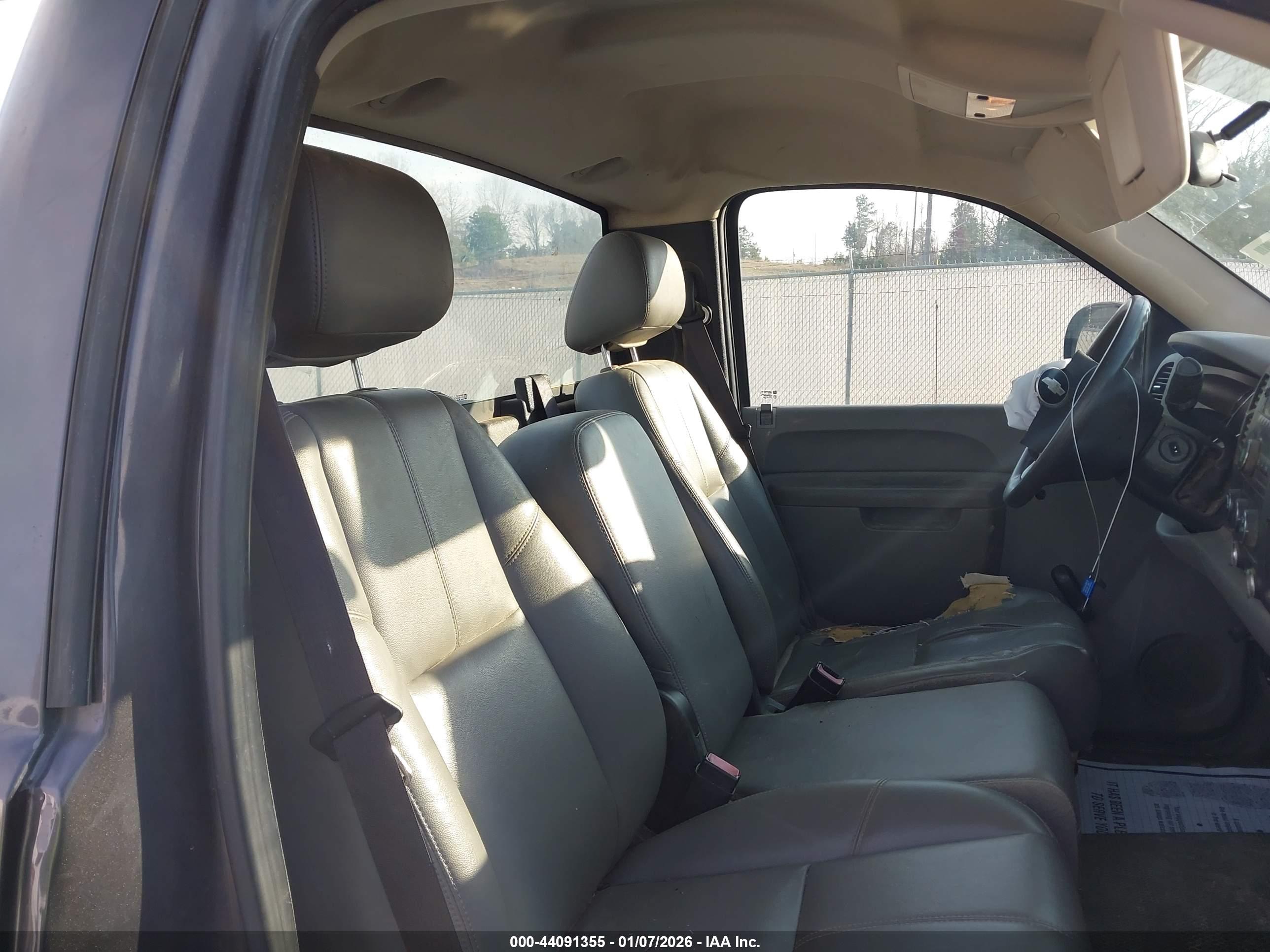 CHEVROLET SILVERADO image 8