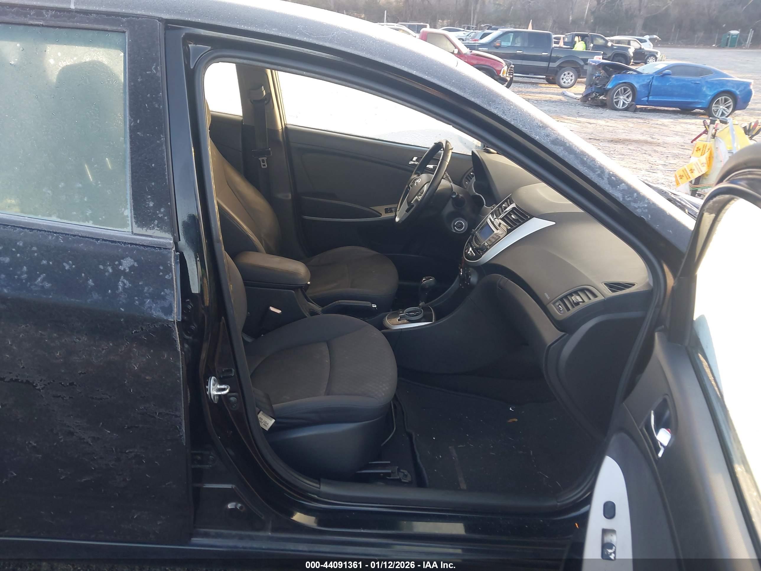 HYUNDAI ACCENT image 5
