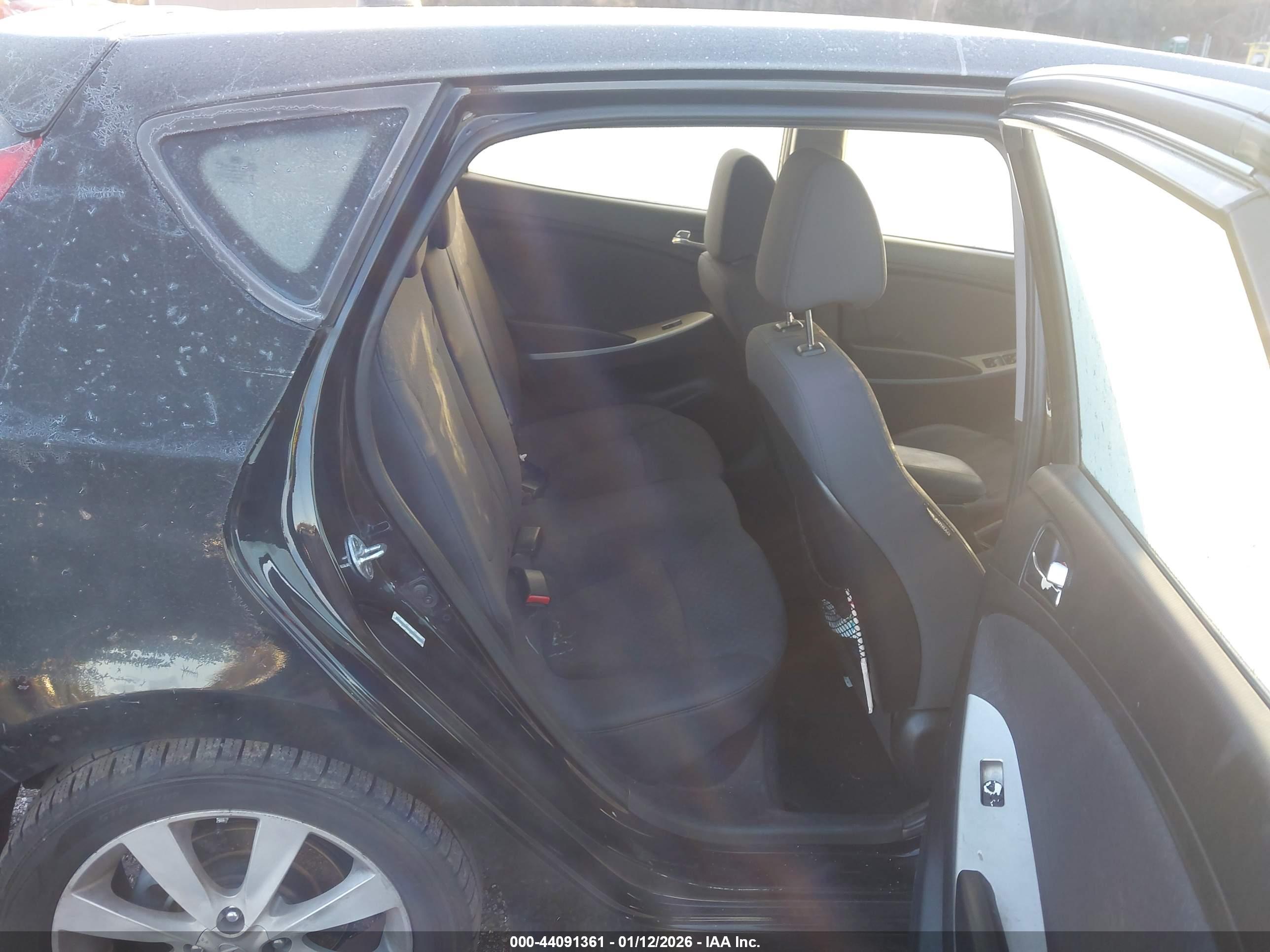 HYUNDAI ACCENT image 8