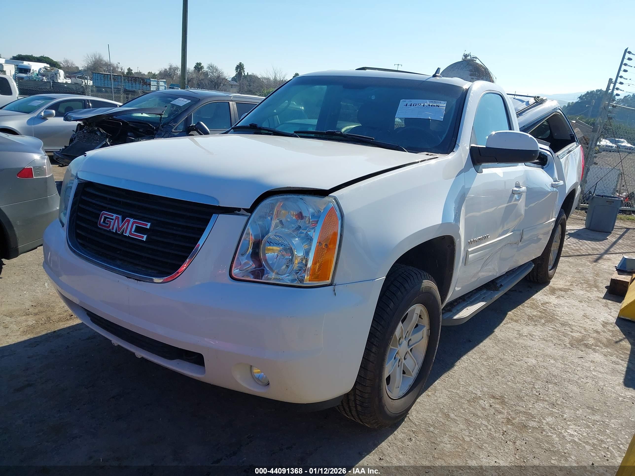 GMC YUKON image 2