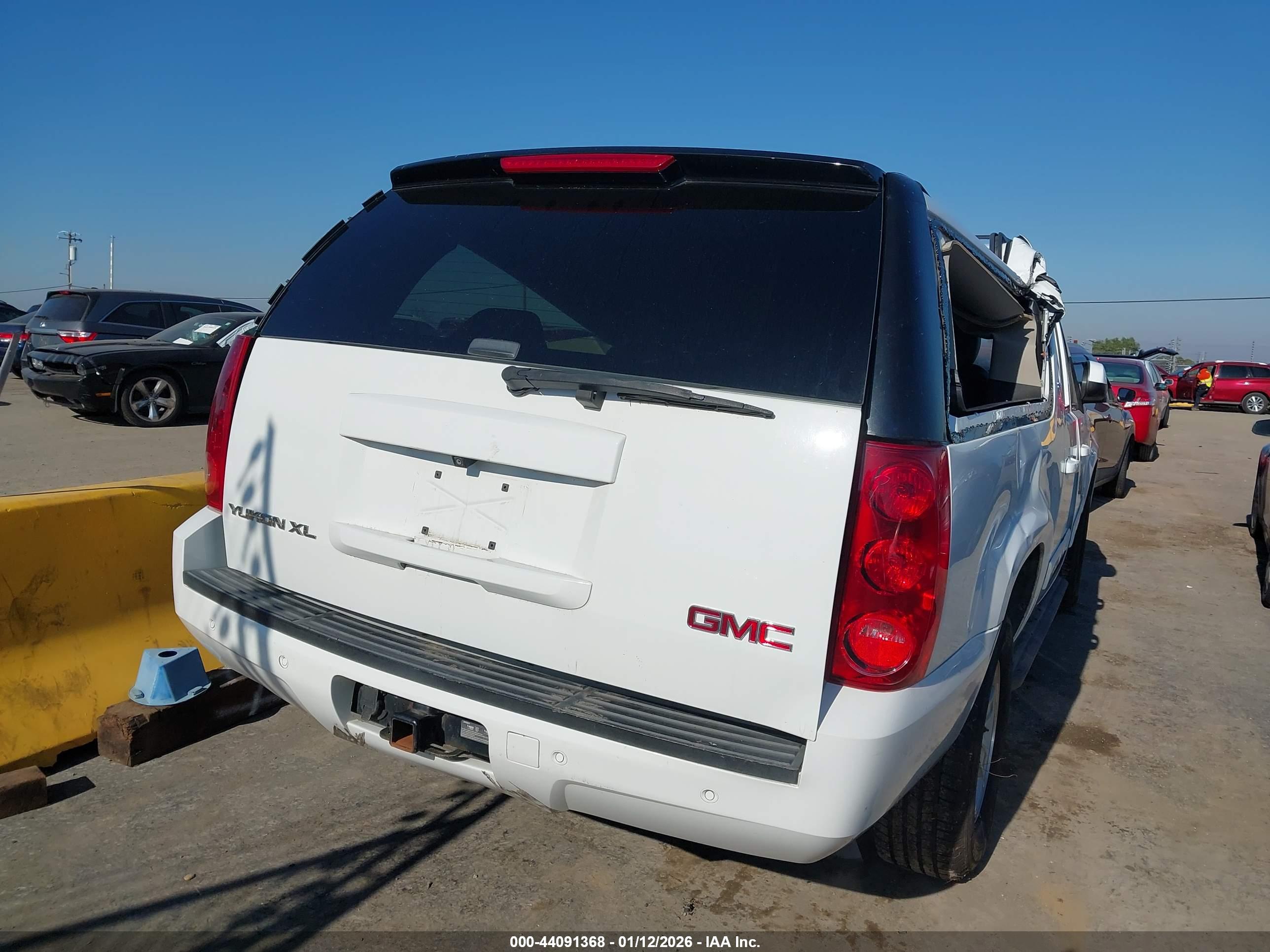 GMC YUKON image 4