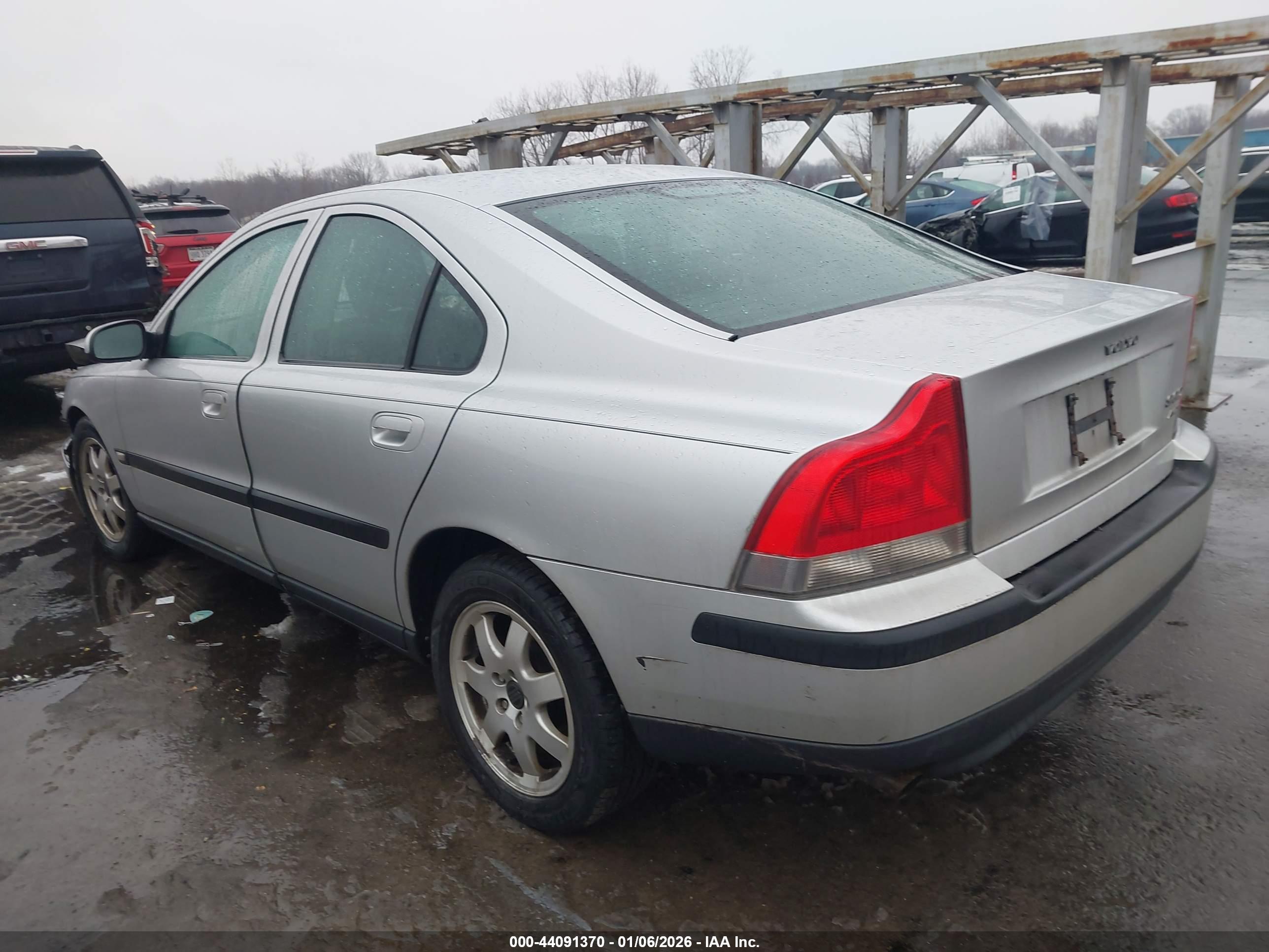 VOLVO S60 image 3