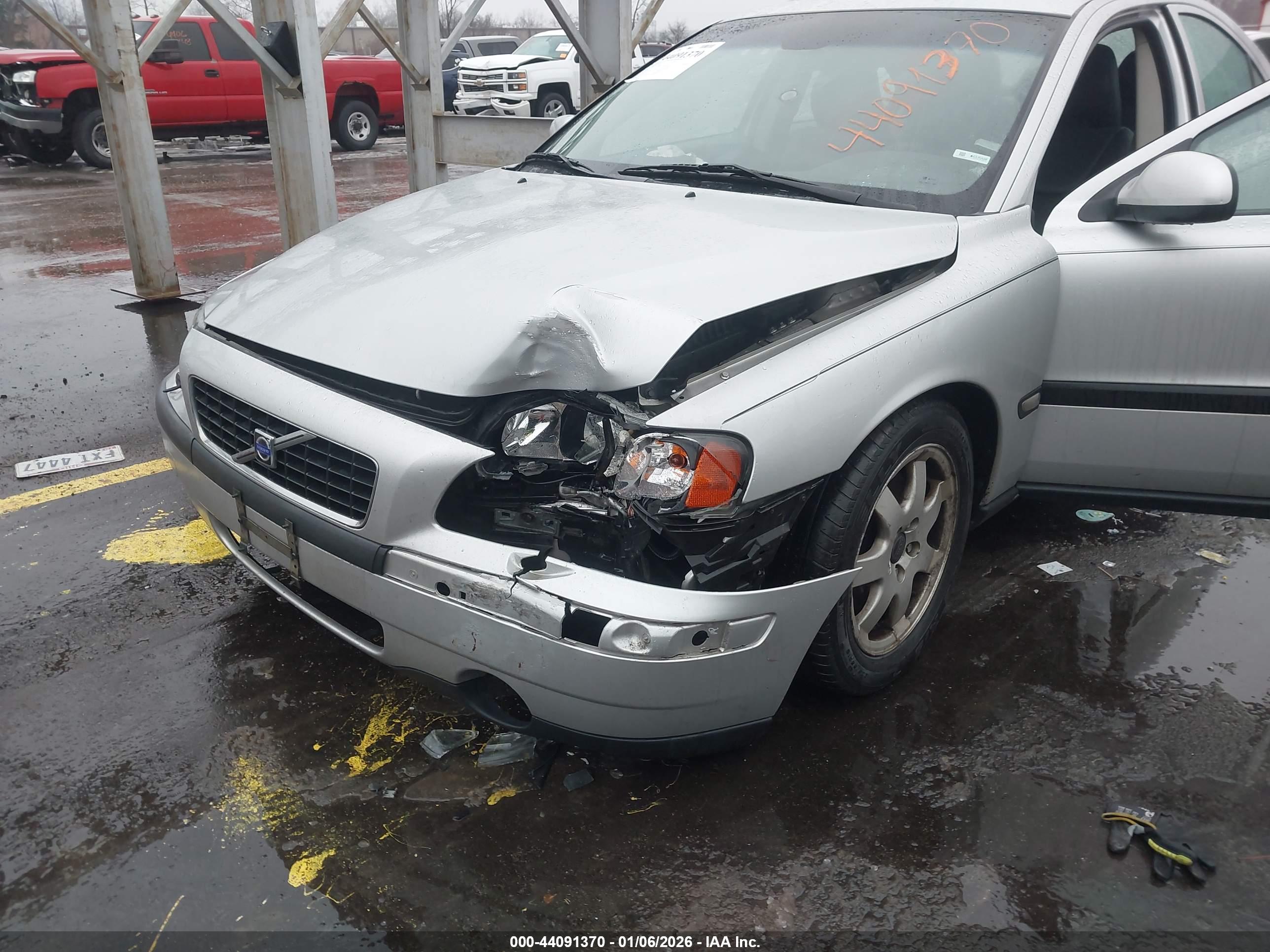 VOLVO S60 image 6