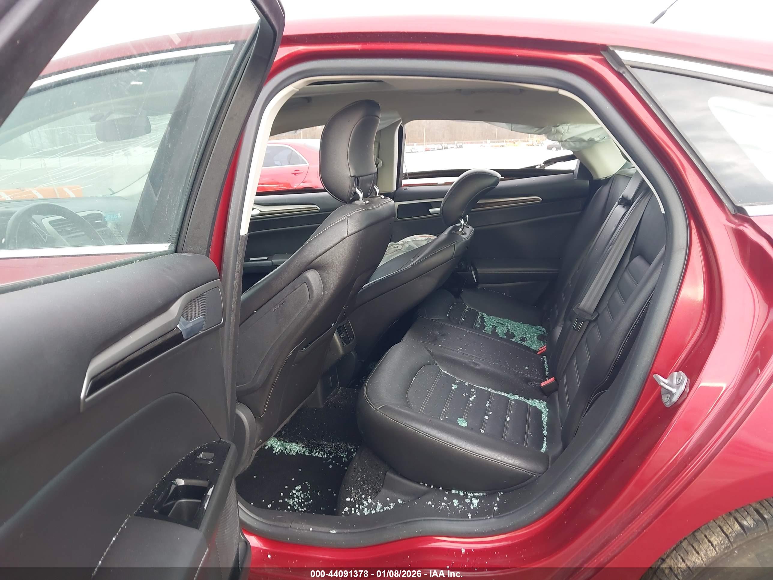 FORD FUSION image 8
